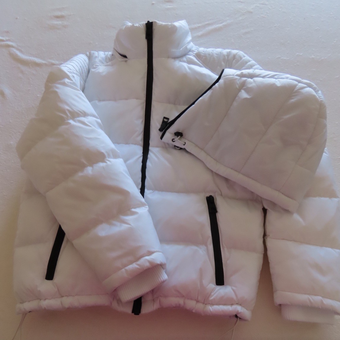 GUESS Los Angeles Men’s S White Hooded Full Zip Short Puffer Jacket