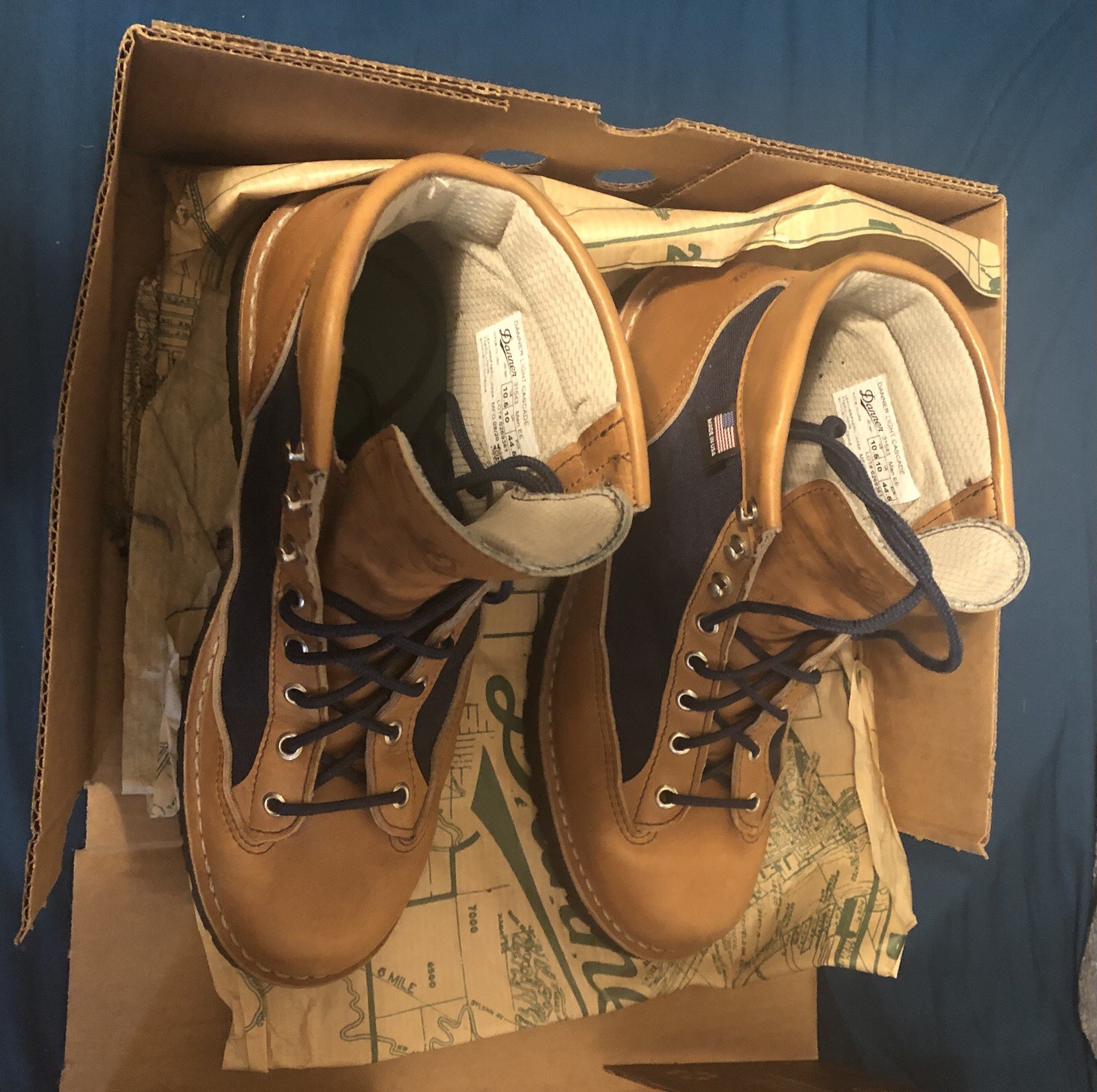 Authentic Danner Light Cascade Brown Men EE 10.5 Hiking Boots-Worn Only One Time