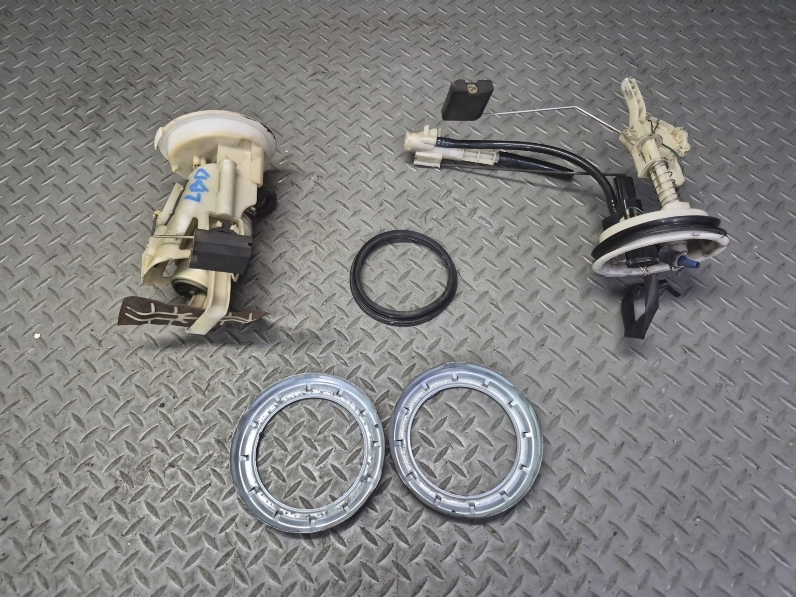 01-06 BMW E46 330i 330Ci 3.0L M54 FUEL PUMP LEVEL SENSOR SENDING UNIT SET OEM