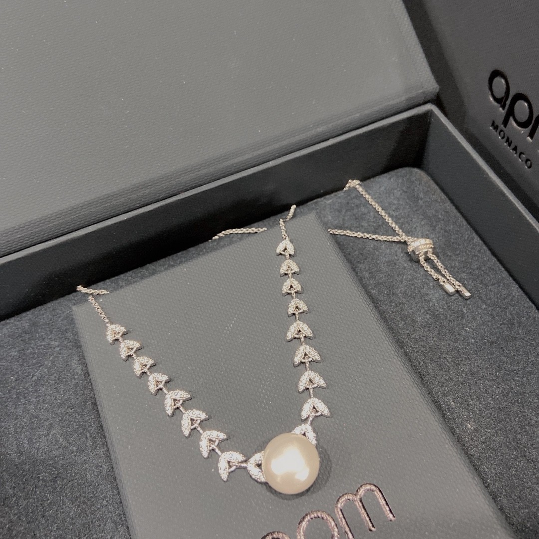 APM Monaco Crystal Leaf Pearl Pendant Necklace Silver Tone