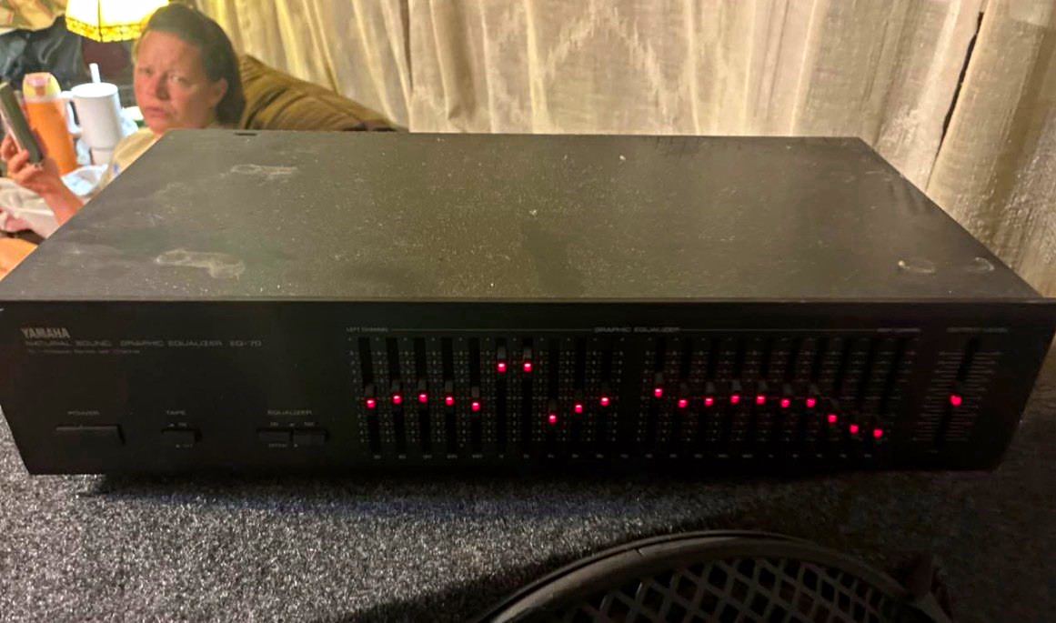 Yamaha EQ-70 Graphic Equalizer 2-Channel Black Stereo L/R RCA In/Out