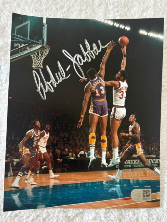 Kareem Abdul Jabbar 8 x 10 Signed Picture 