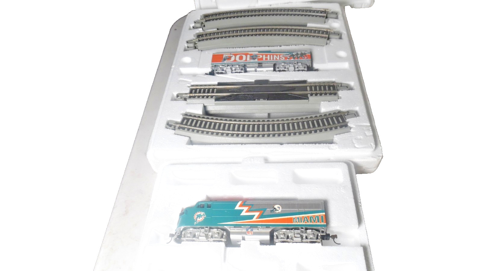 Bachmann Hawthorne Village NFL Football Miami Dolphins F-7 AB HO Train Set Bachmann Hawthorne Village NFL Football Miami Dolphins F-7 AB HO Train Set