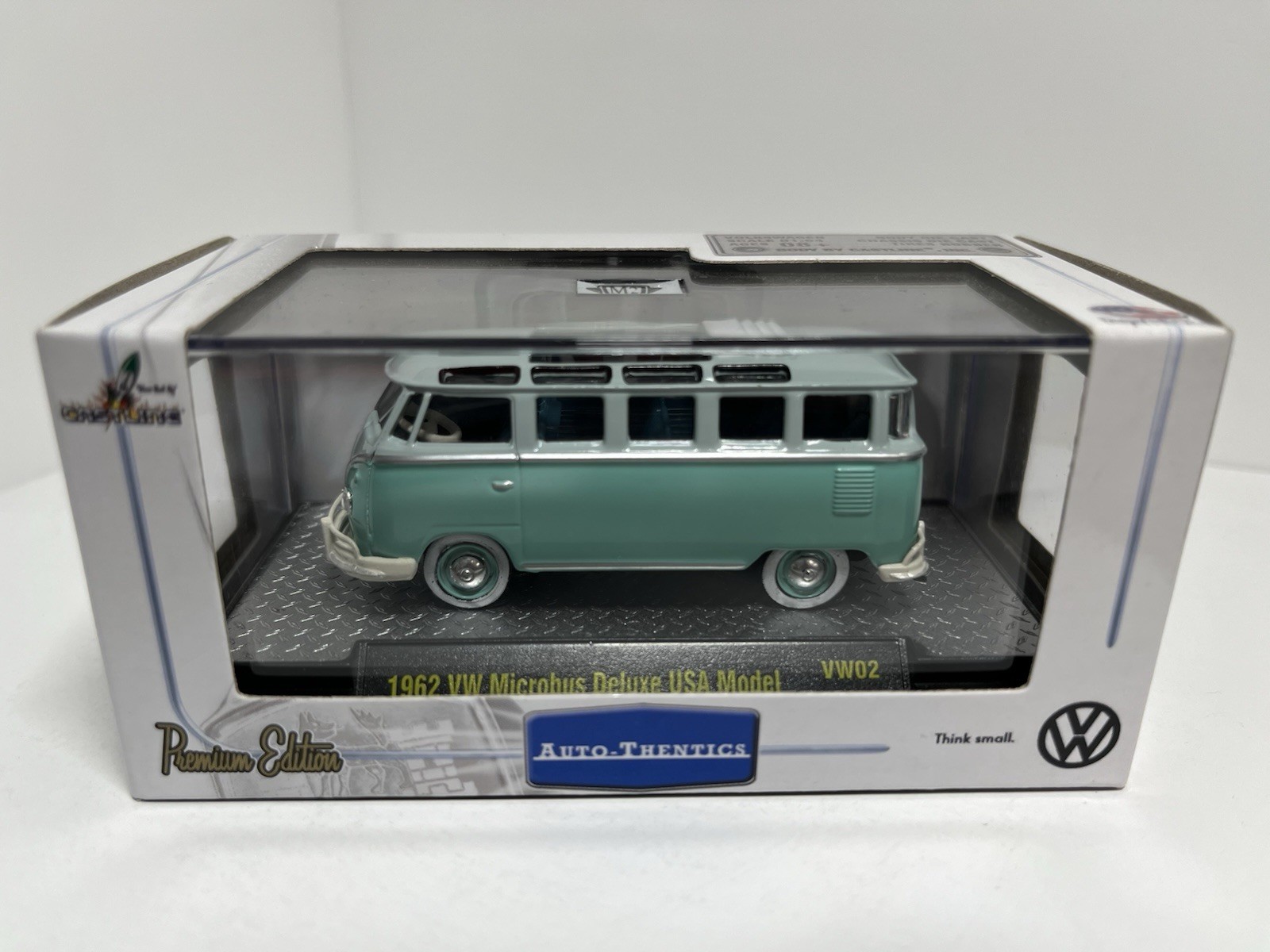 M2 Machines Auto-Thentics 1962 VW Microbus Deluxe USA Model VW02 14-02