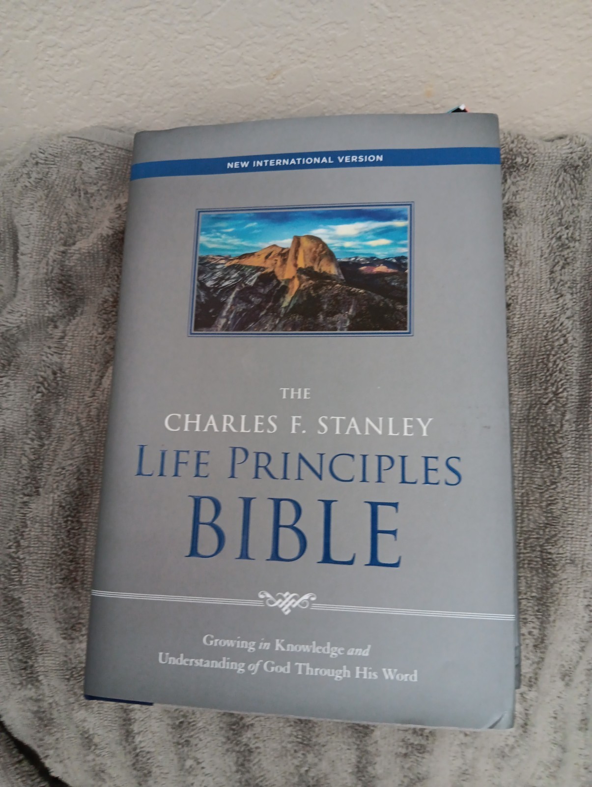 NIV, The Charles F. Stanley Life Principles Bible, Hardcover: Holy Bible, Ne...
