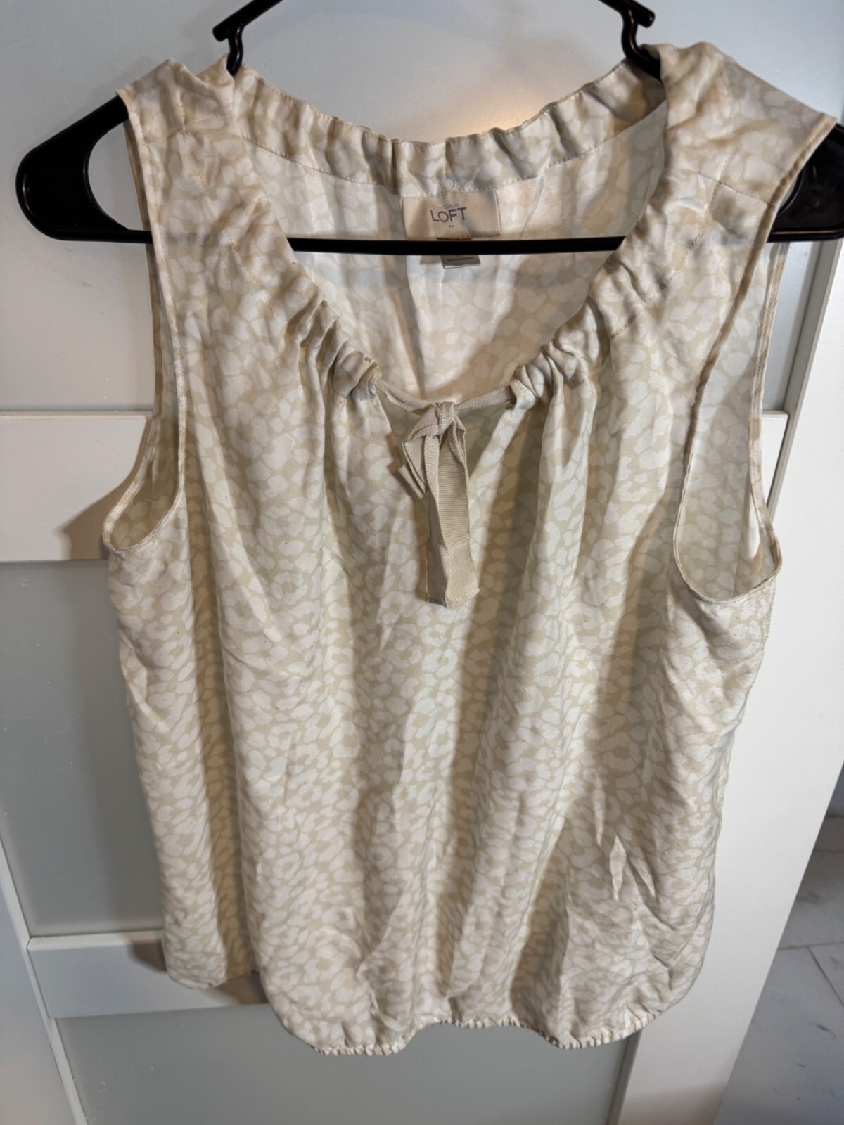 Loft Womens M Sleeveless Beige Animal Print Blouse     31-3