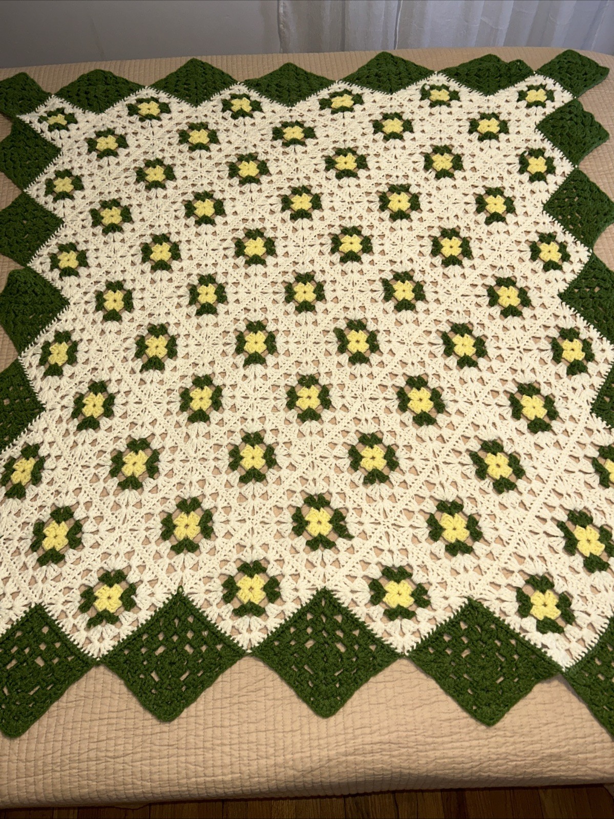 GRANNY Crochet Afghan Handmade White Green Yellow Flower Squares 55”x53”