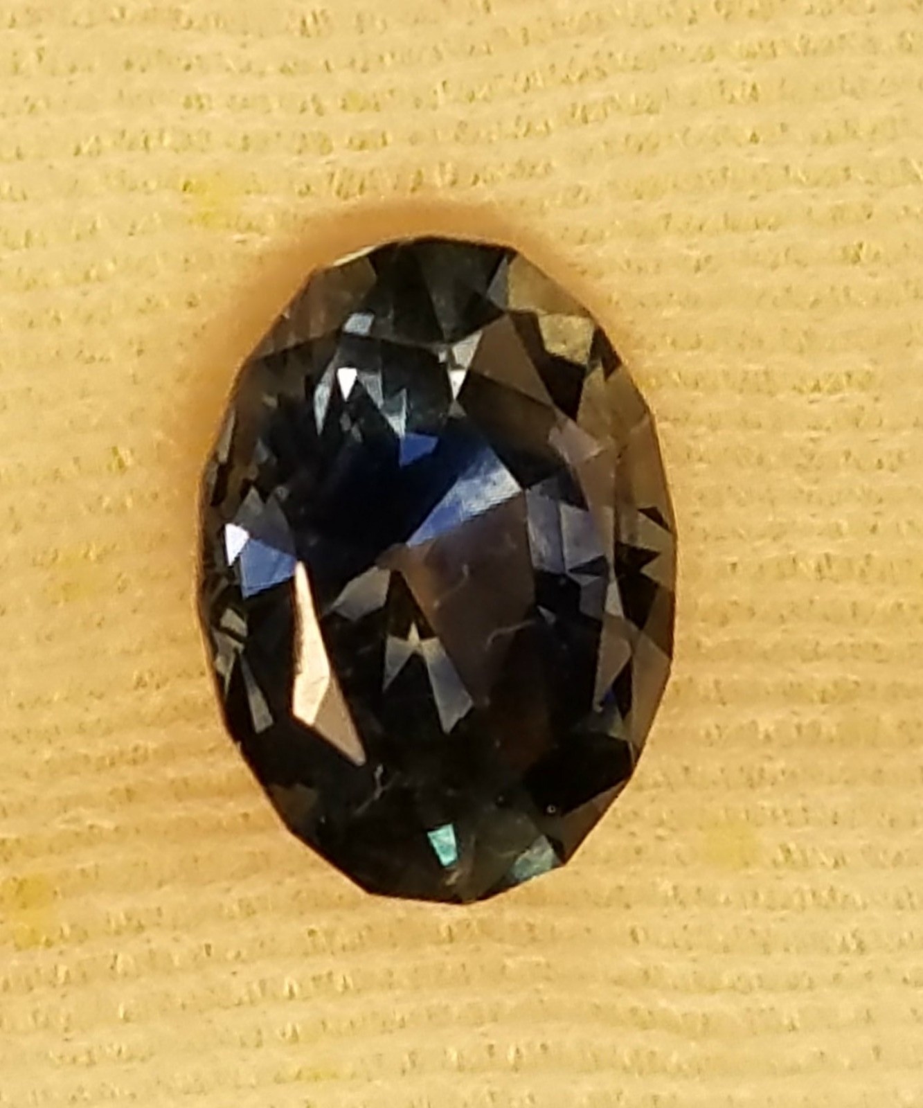 Genuine Montana USA Sapphire. Supernova Oval Cut 10X8 mm 3.02 ct. Item N. 0176T