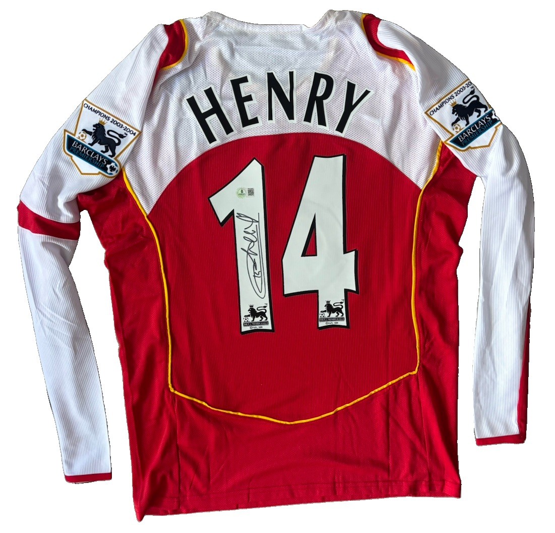 THIERRY HENRY Rare Hand Signed Retro 04-05 Arsenal Football Shirt Beckett COA THIERRY HENRY Rare Hand Signed Retro 04-05 Arsenal Football Shirt Beckett COA