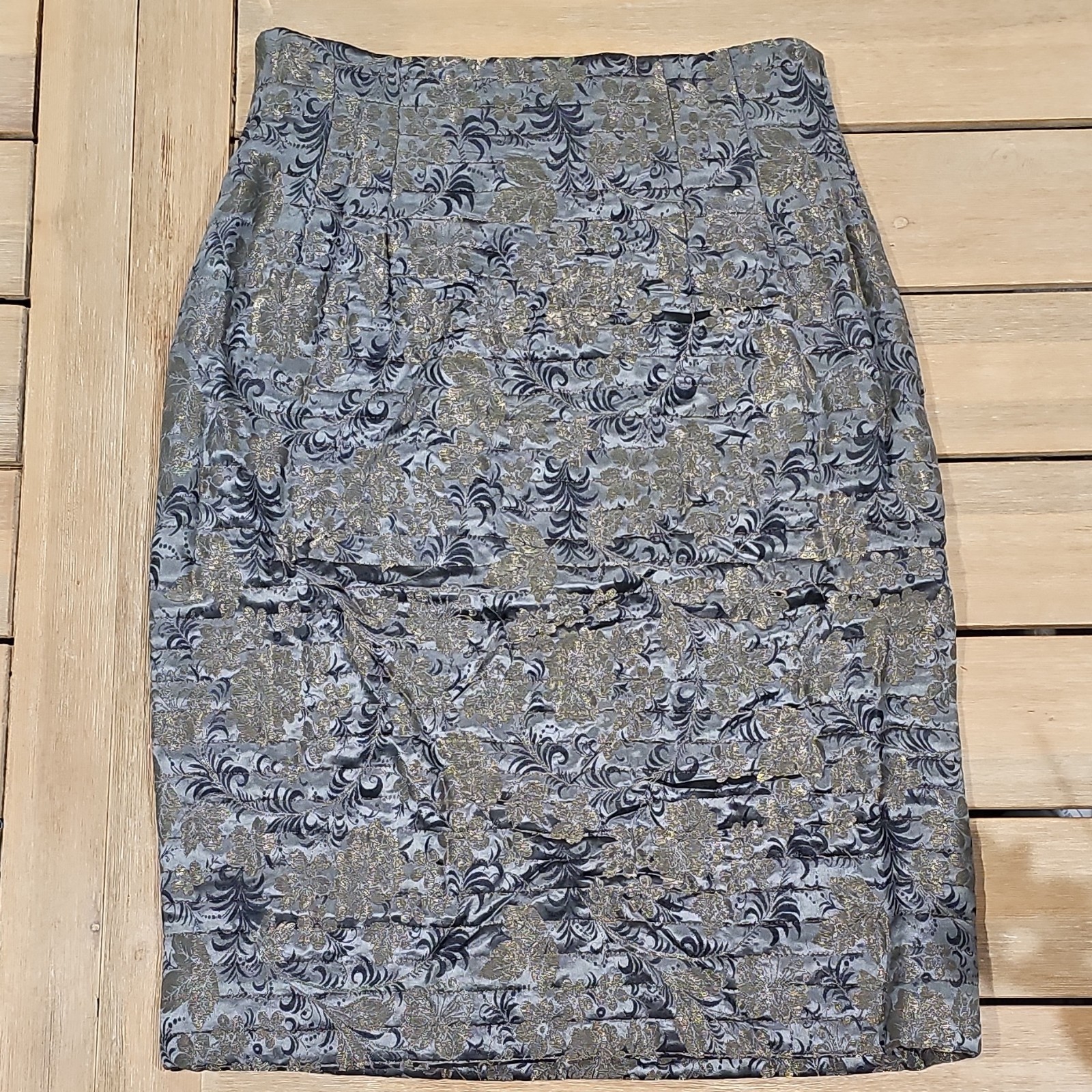 Carolyne Roehm Saks Fifth Avenue Gray Floral Quilted Straight Pencil Knee Skirt