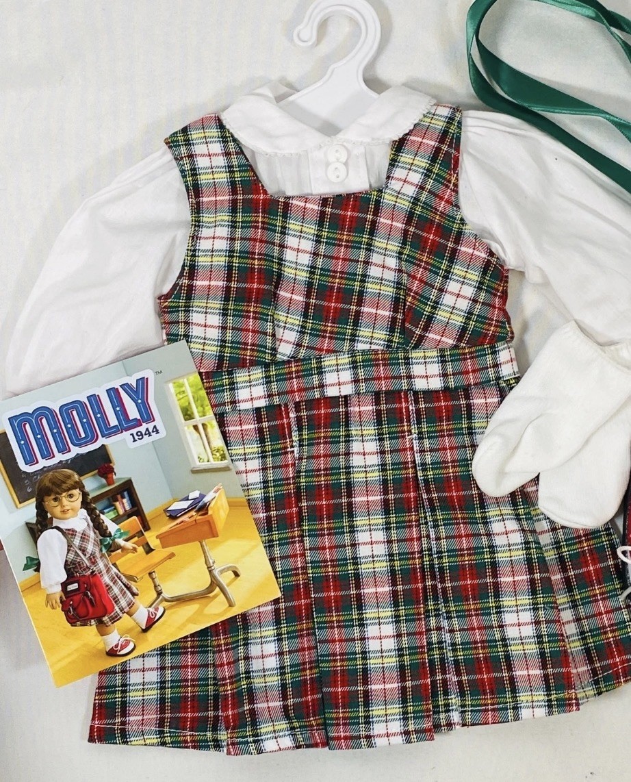 American Girl Doll Molly\'s Plaid School Jumper & Blouse-Socks, Green ribbons American Girl Doll Molly\'s Plaid School Jumper & Blouse-Socks, Green ribbons
