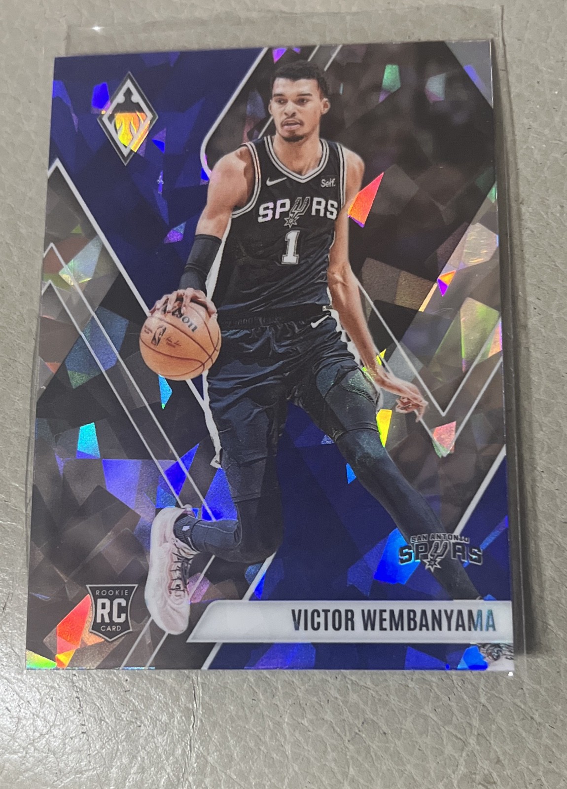 2023-24 Panini Phoenix - Rookies Victor Wembanyama #256 Purple Ice Phoenix (RC) 2023-24 Panini Phoenix - Rookies Victor Wembanyama #256 Purple Ice Phoenix (RC)