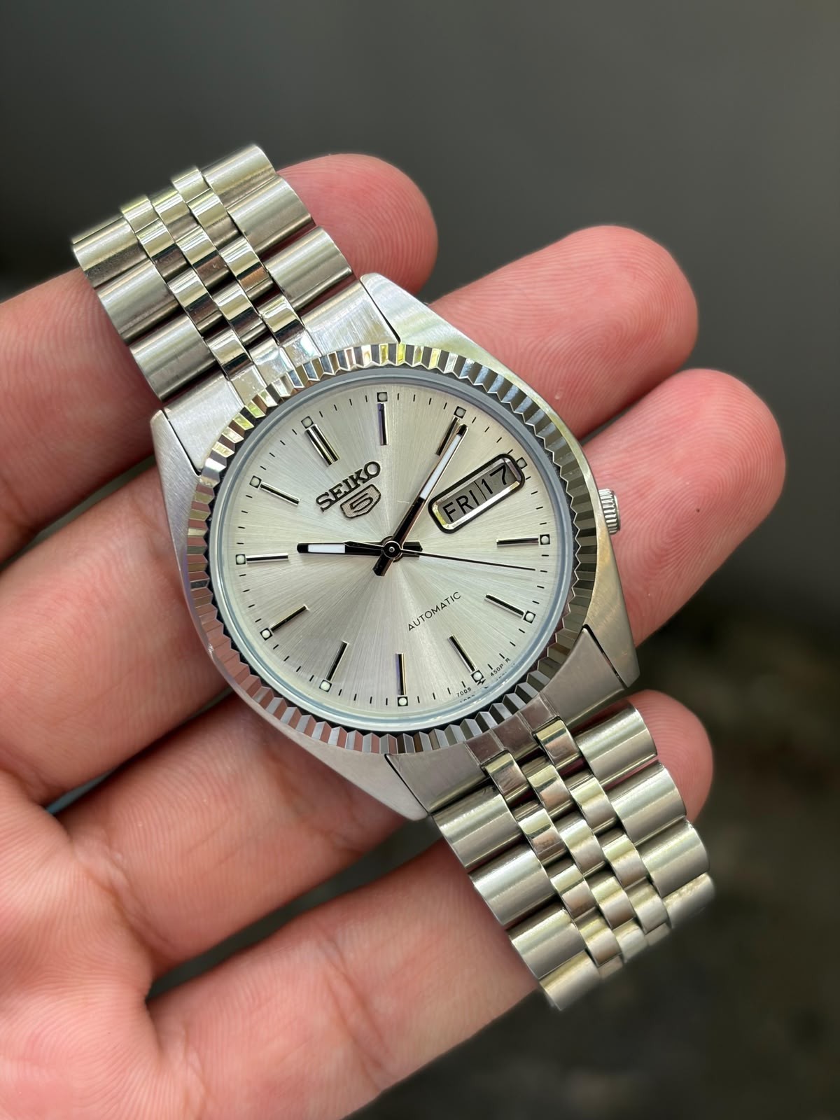 vintage seiko 5 automatic daydate men's wrist watch