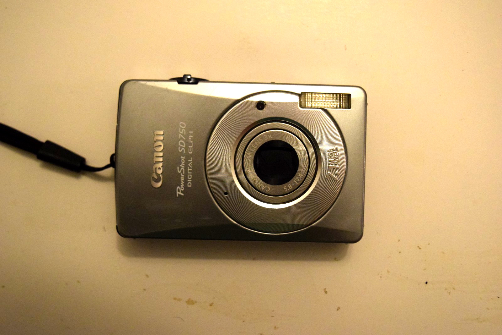 Canon PowerShot Digital ELPH SD750 7.1MP Digital Camera - Tested & Working Canon PowerShot Digital ELPH SD750 7.1MP Digital Camera - Tested & Working