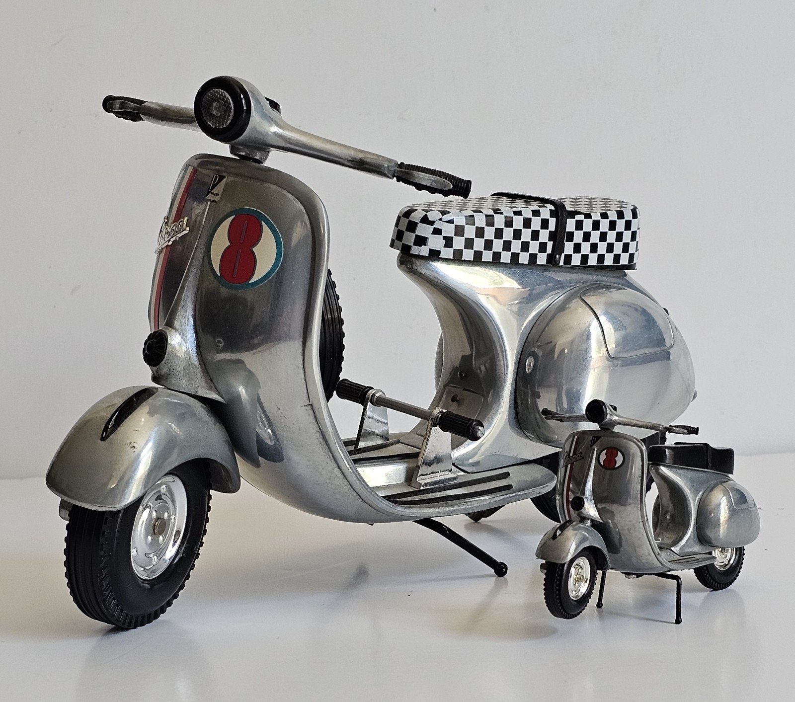 VTG Vespa Xonex 1:6 & 1:12 Scale Matching #8 Rally Motor Scooters Limited Set