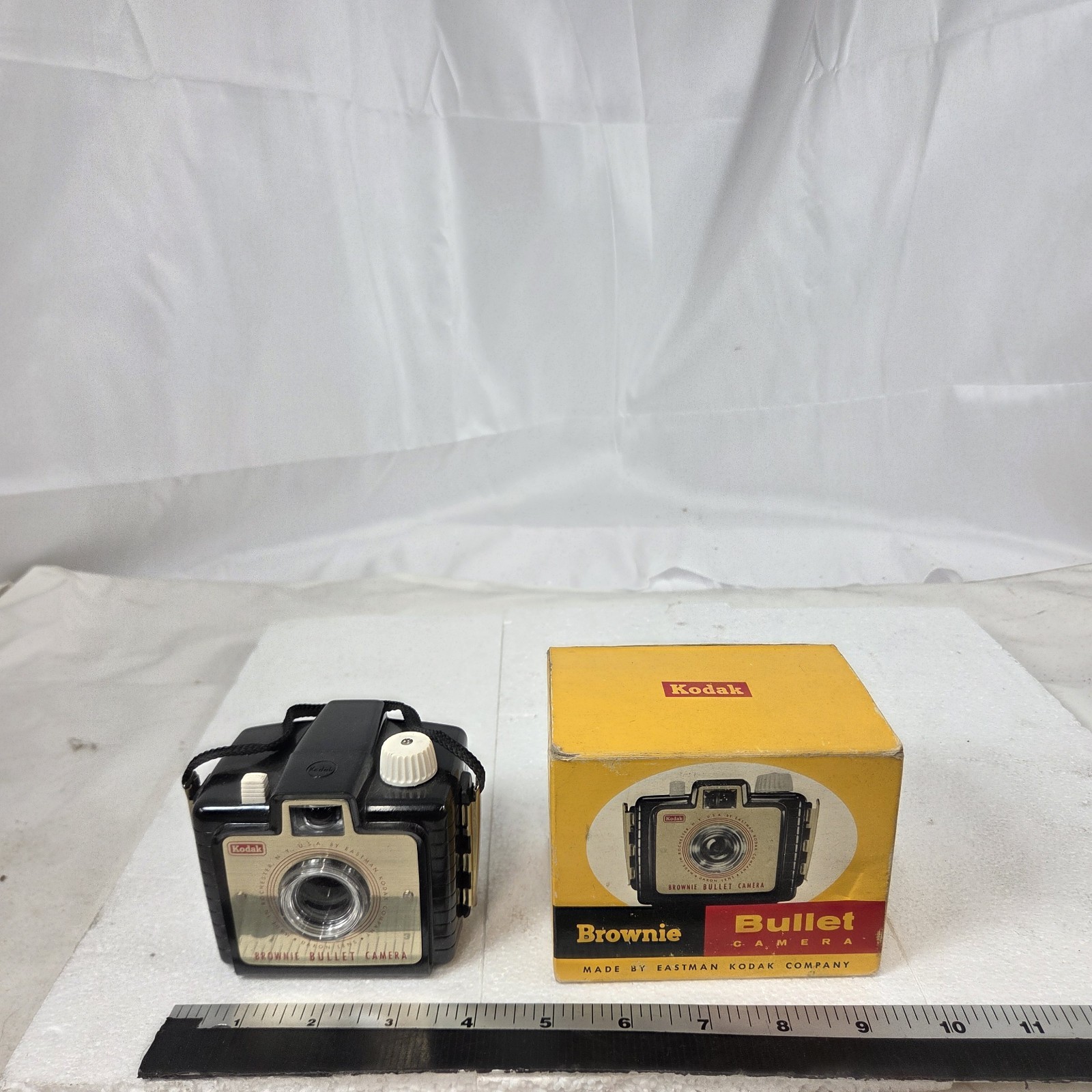 Vintage 1957-1964 Kodak Brownie Bullet Camera No 26 Box 127 Film USA