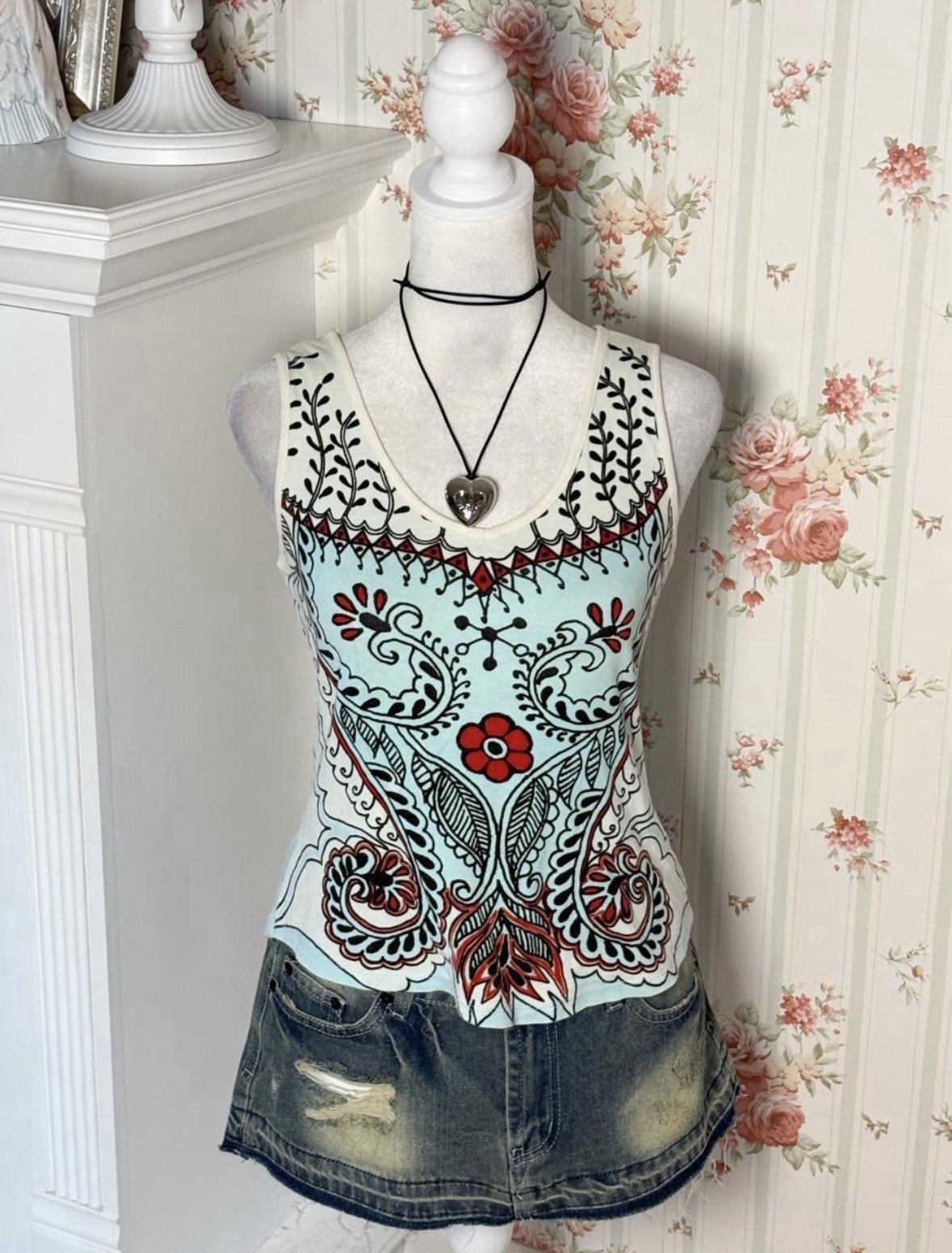 Rare Euro Noun Paris Women\'s Artistic Made In France Tank Top Size Small
