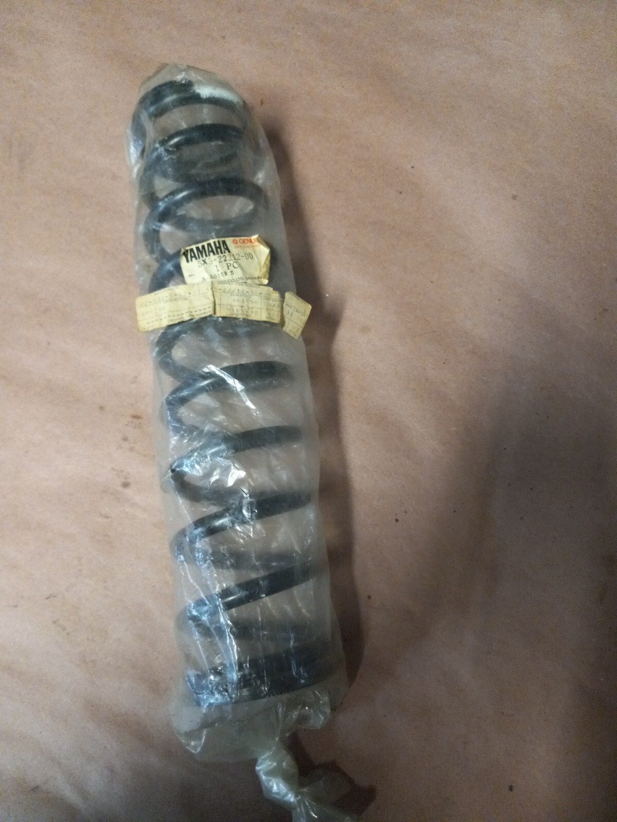 NOS 1982 OEM GENUINE Yamaha YZ125 YZ250 YZ 125 250 Rear Shock Spring Suspension 