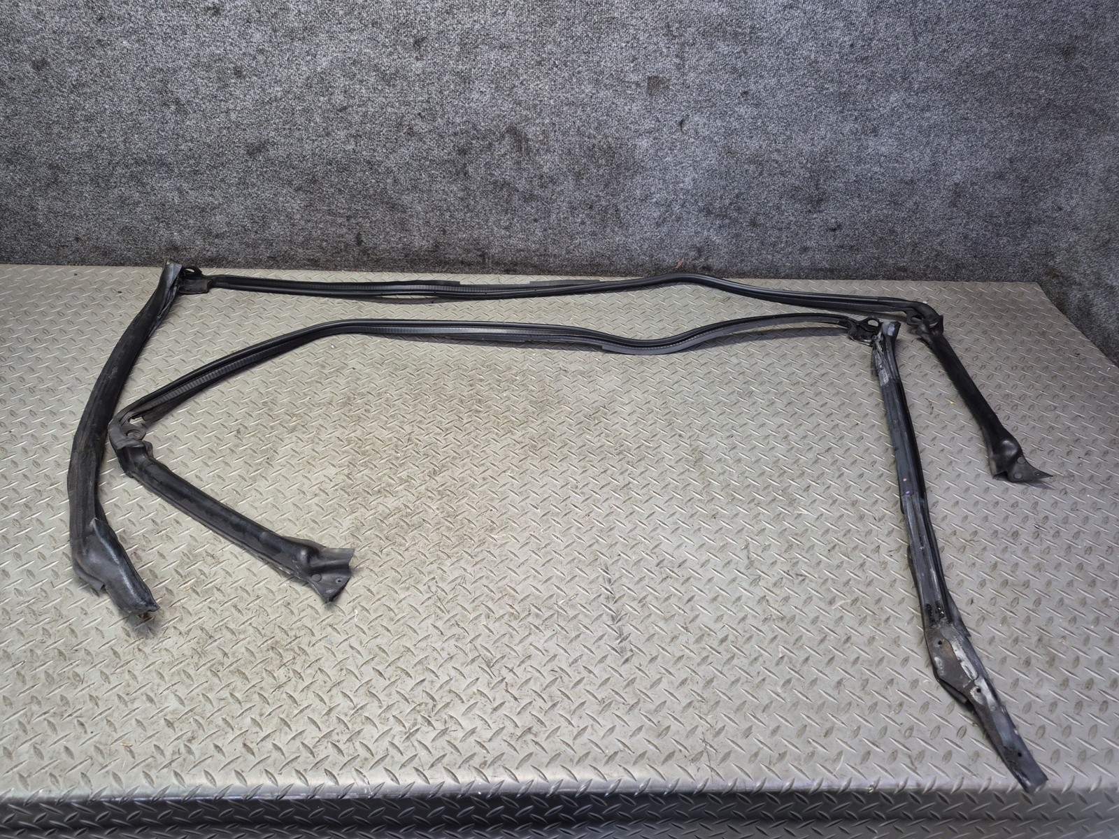 84-86 NISSAN Z31 300ZX 2+0 SET OF 2 DOOR WEATHERSTRIP RUBBER SEAL OEM
