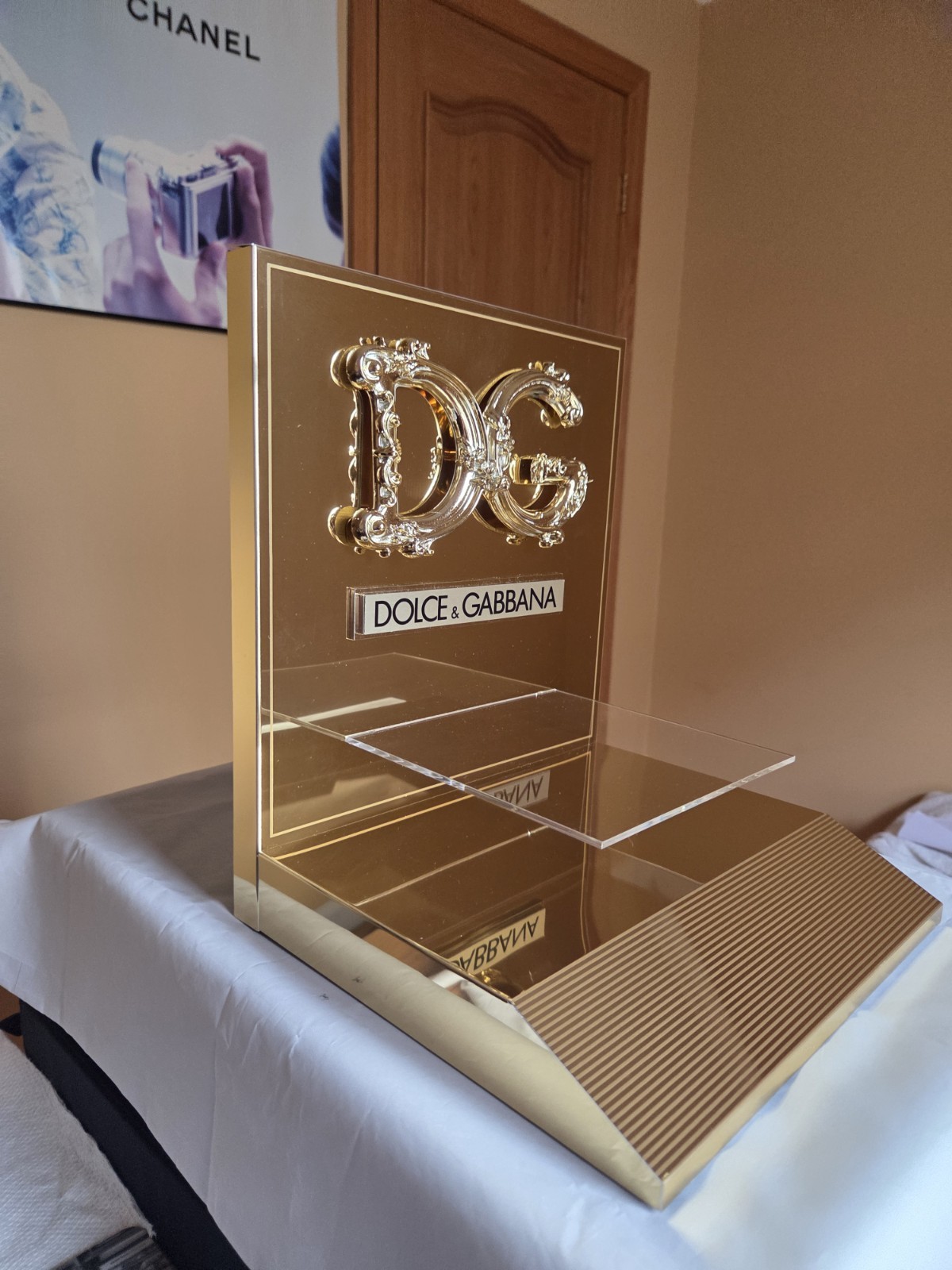 NEW DOLCE & GABBANA SUNGLASSES DISPLAY,  2 SHELVES UNIT. GOLD & BLACK  7 LB 6 OZ