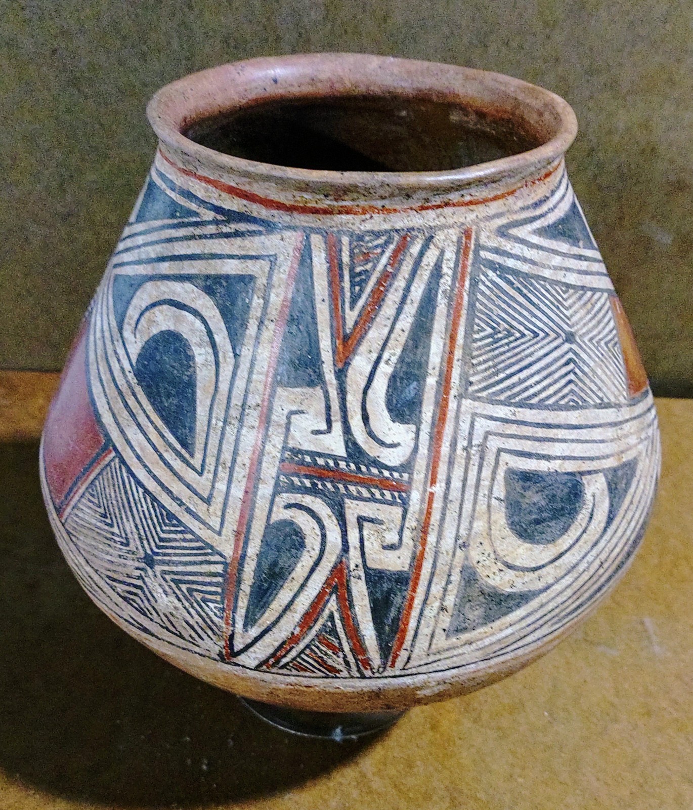 Large Prehistoric Casas Grandes Ramos Polychrome Jar - 9.5