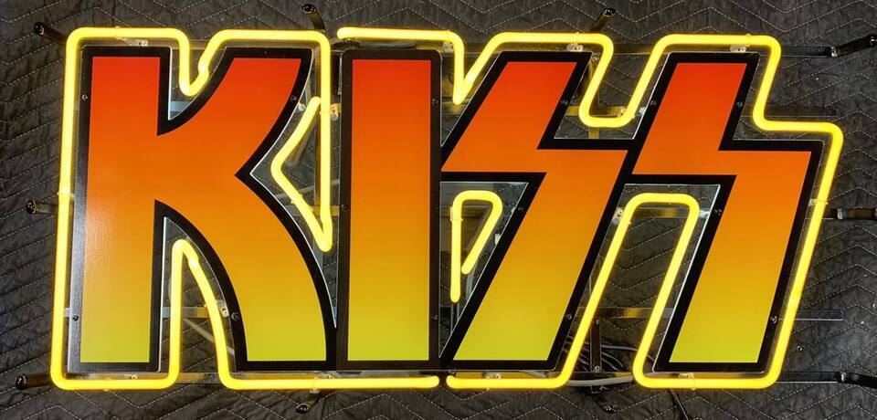 Kiss 24\