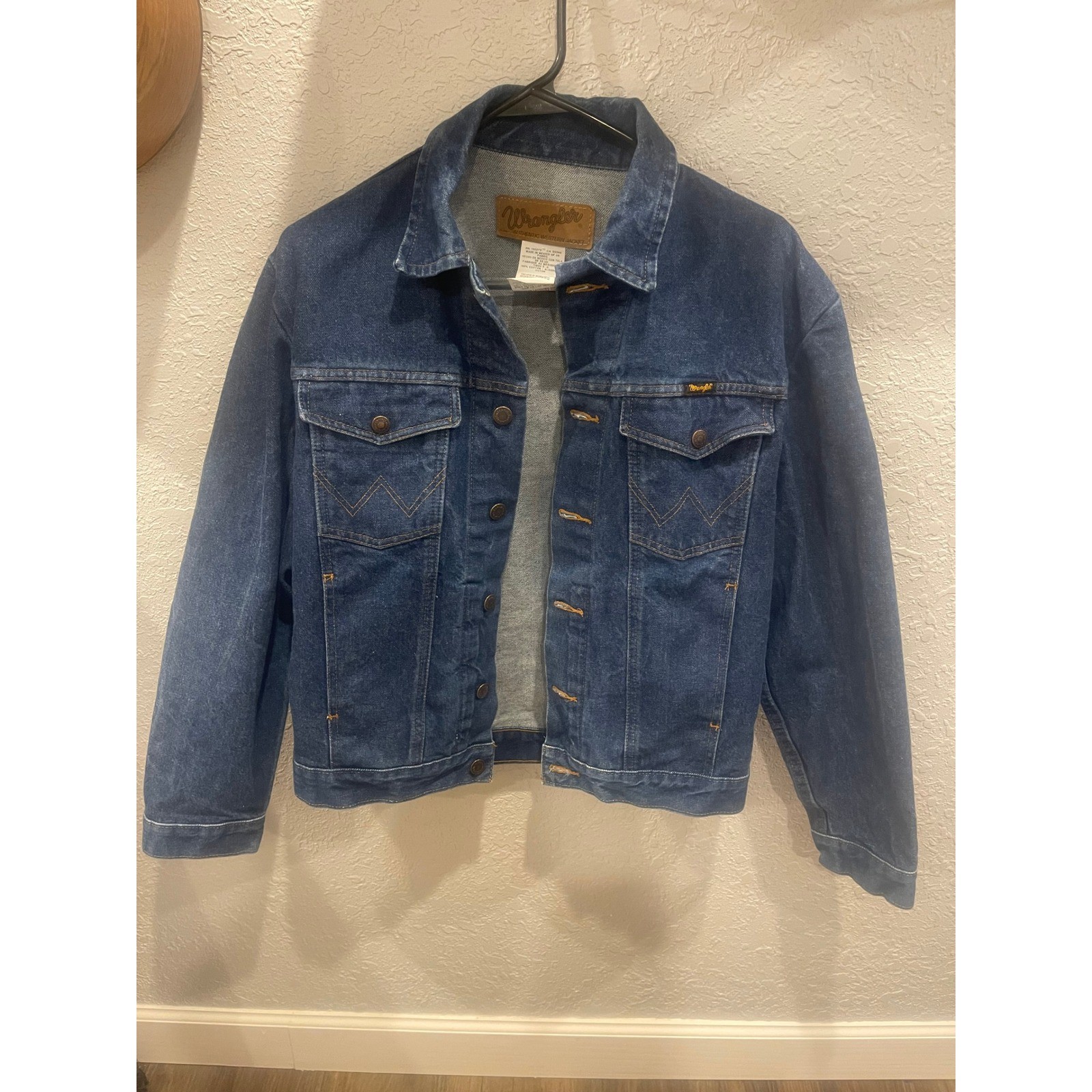 Wrangler Authentic Western Denim Jacket Medium Wash Blue Cotton Trucker Coat Wrangler Authentic Western Denim Jacket Medium Wash Blue Cotton Trucker Coat