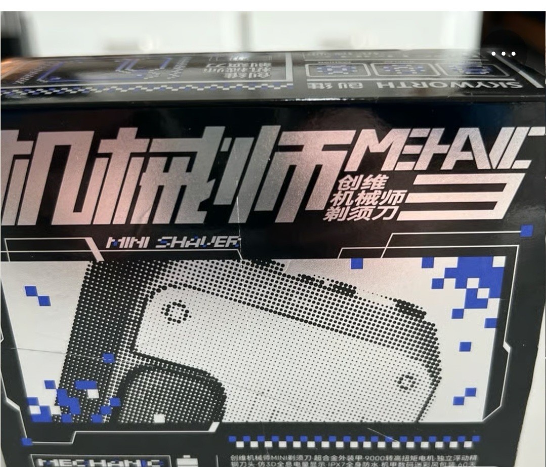 Skyworth Mechanic Mini Shaver, a portable electric razor designed for travel.