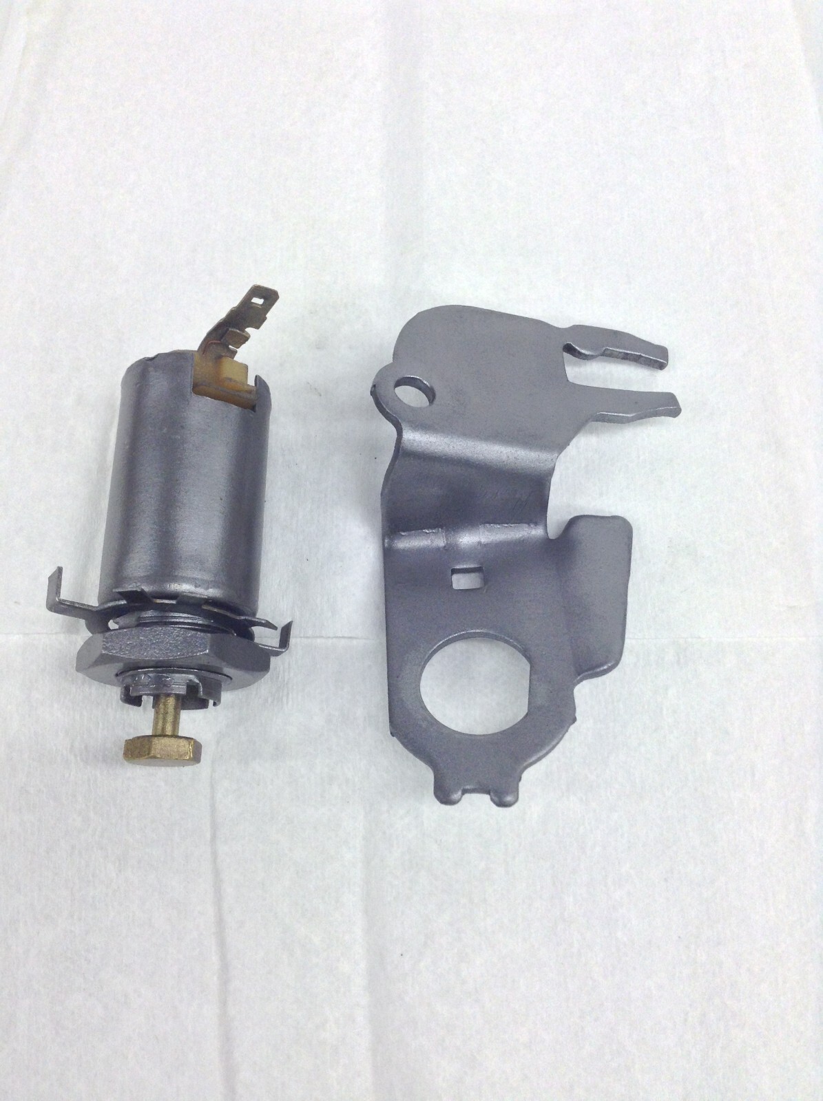 ECS43 Carburetor Idle Stop Solenoid 1997464 1977-1978 GM 305-350 QUADRAJET