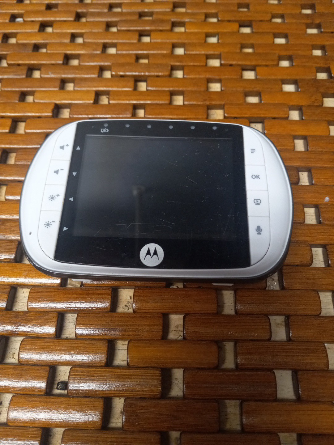 Motorola MBP33XL Baby Monitor ONLY - MISSING BATTERY & BATTERY COVER WORKS Motorola MBP33XL Baby Monitor ONLY - MISSING BATTERY & BATTERY COVER WORKS