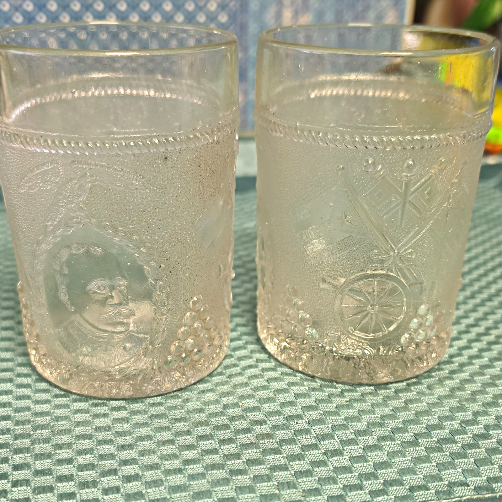 Antique EARLY AMERICAN TWO GLASSES BIN BB Antique EARLY AMERICAN TWO GLASSES BIN BB