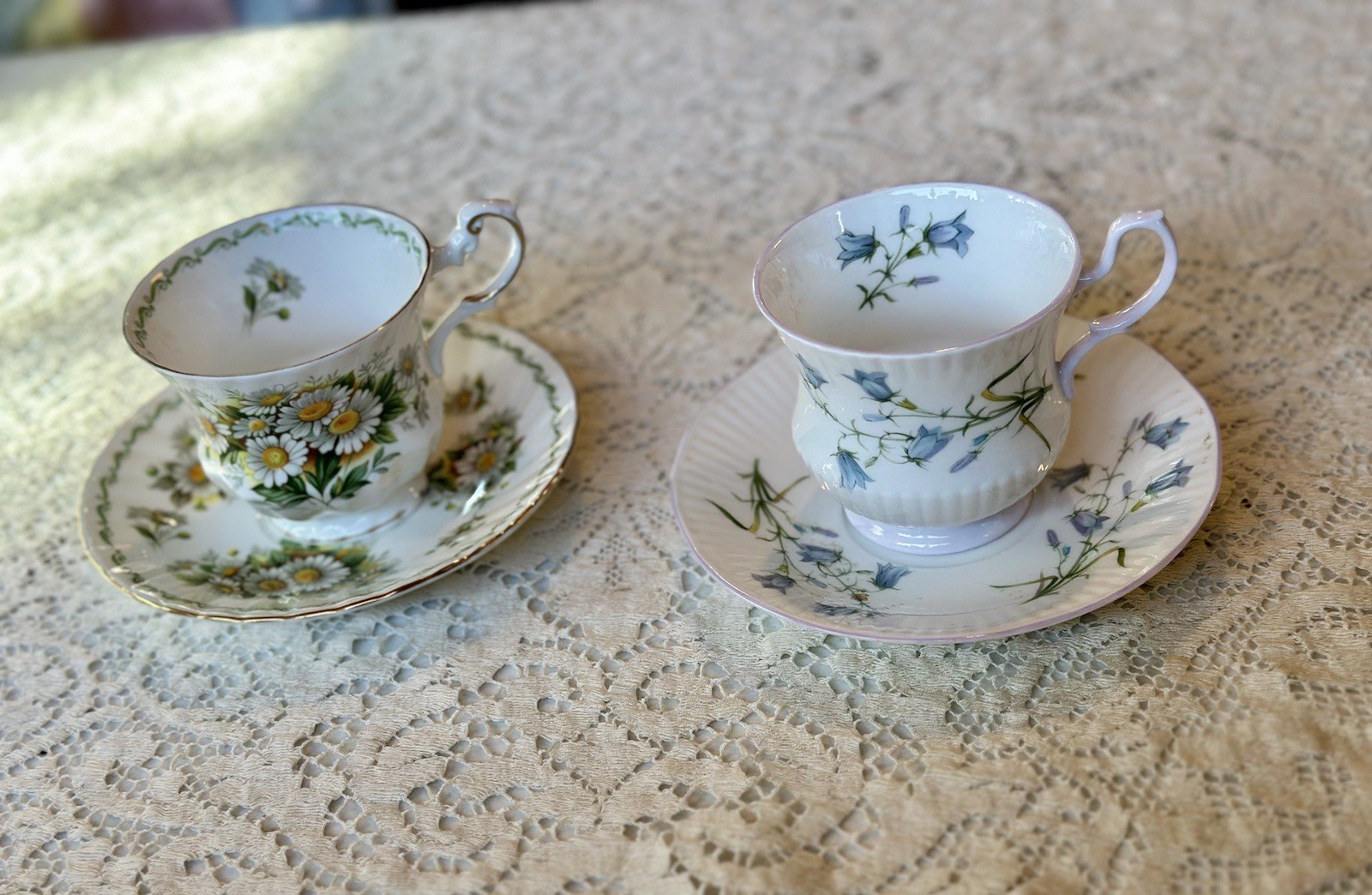 Queens Rosina England Bone China 2-Cups 2-Saucers Special Flowers DAISY BLUEBELL