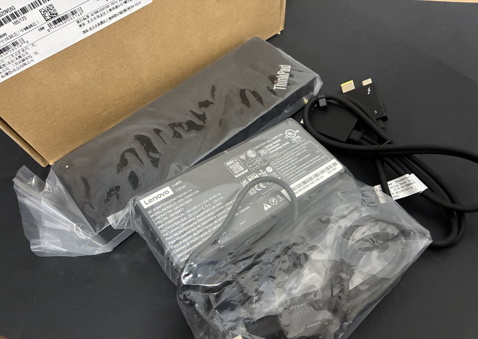 Original Lenovo ThinkPad Gen 2 WorkStation Dock - 40ANY230US NEW