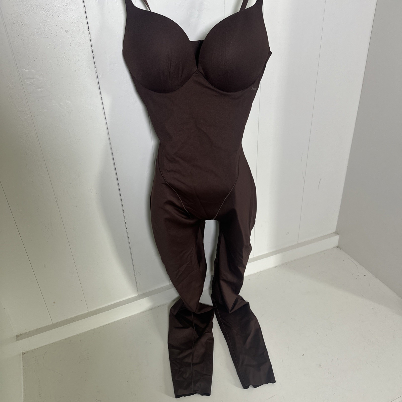 Skims Ultimate Body Butt and Hip Enhancing Plunge Catsuit Cocoa Med BD-CAT-9675W