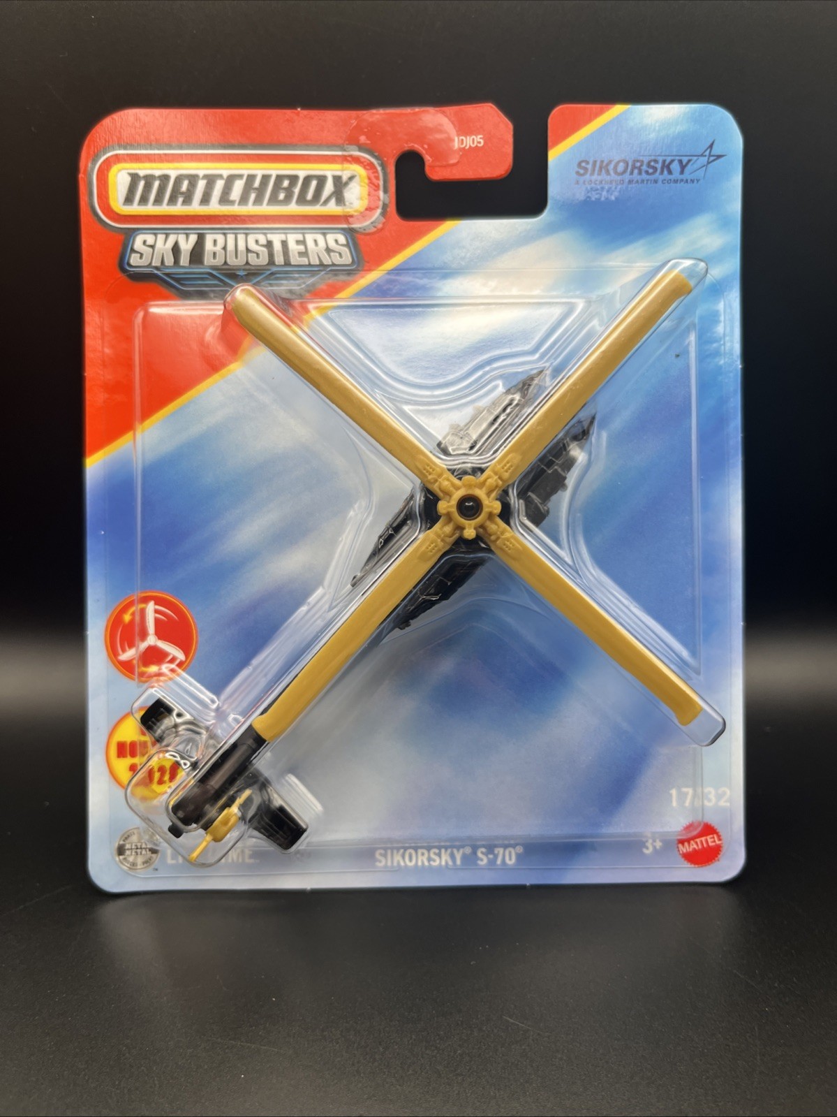 Matchbox Sky Busters Sikorsky S-70 Helicopter 1:32 Black/Gold