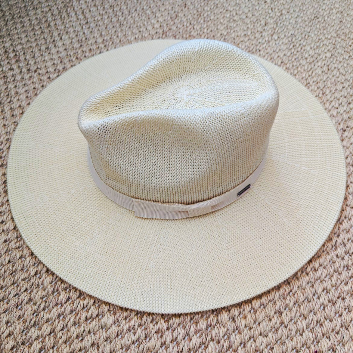 Brixton Packable Wide Brim Fedora Straw Knit Hat Beige Solid Bow Logo M/L Brixton Packable Wide Brim Fedora Straw Knit Hat Beige Solid Bow Logo M/L