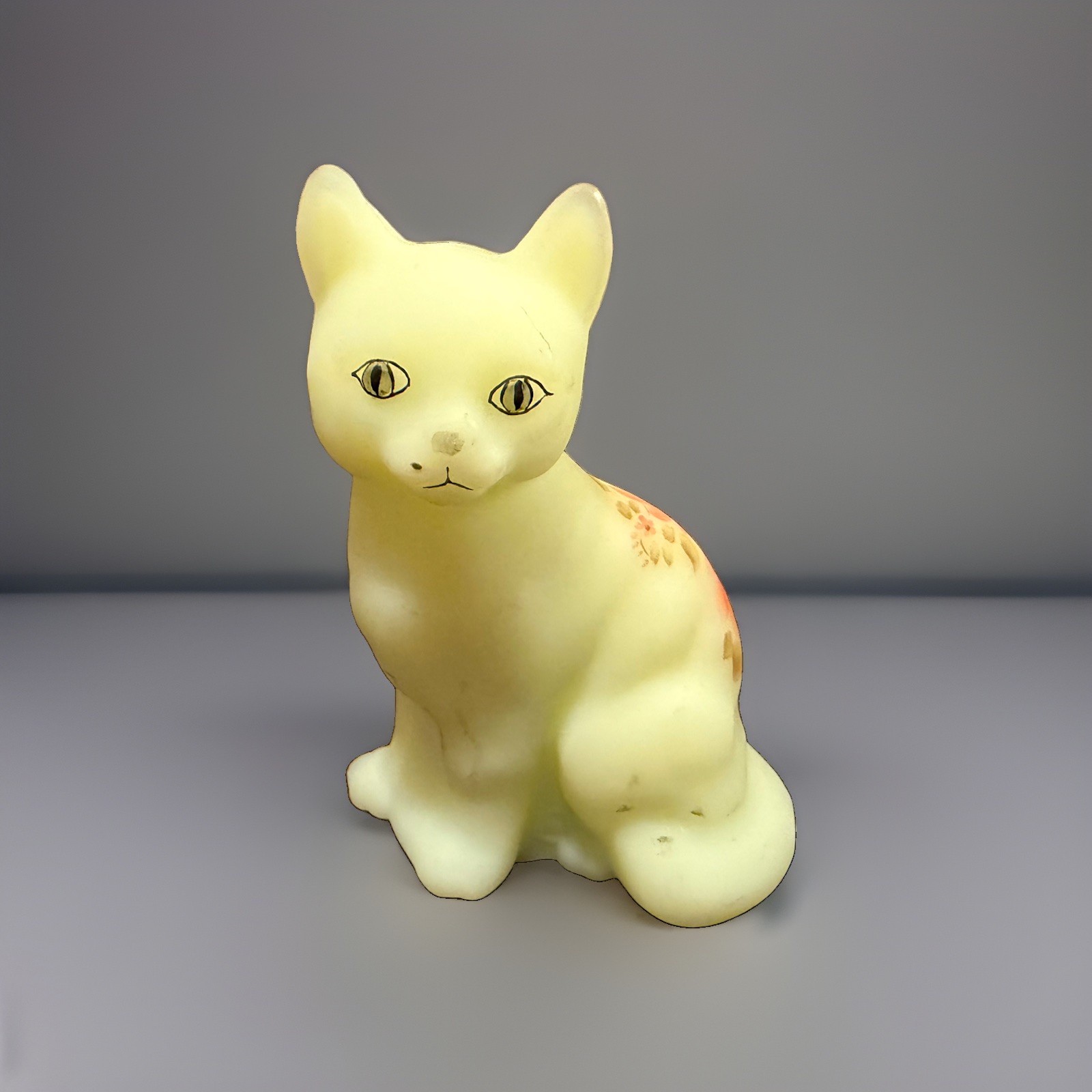 Fenton Custard Glass Sitting Cat Figurine Painted by Diane Gessel # 5165