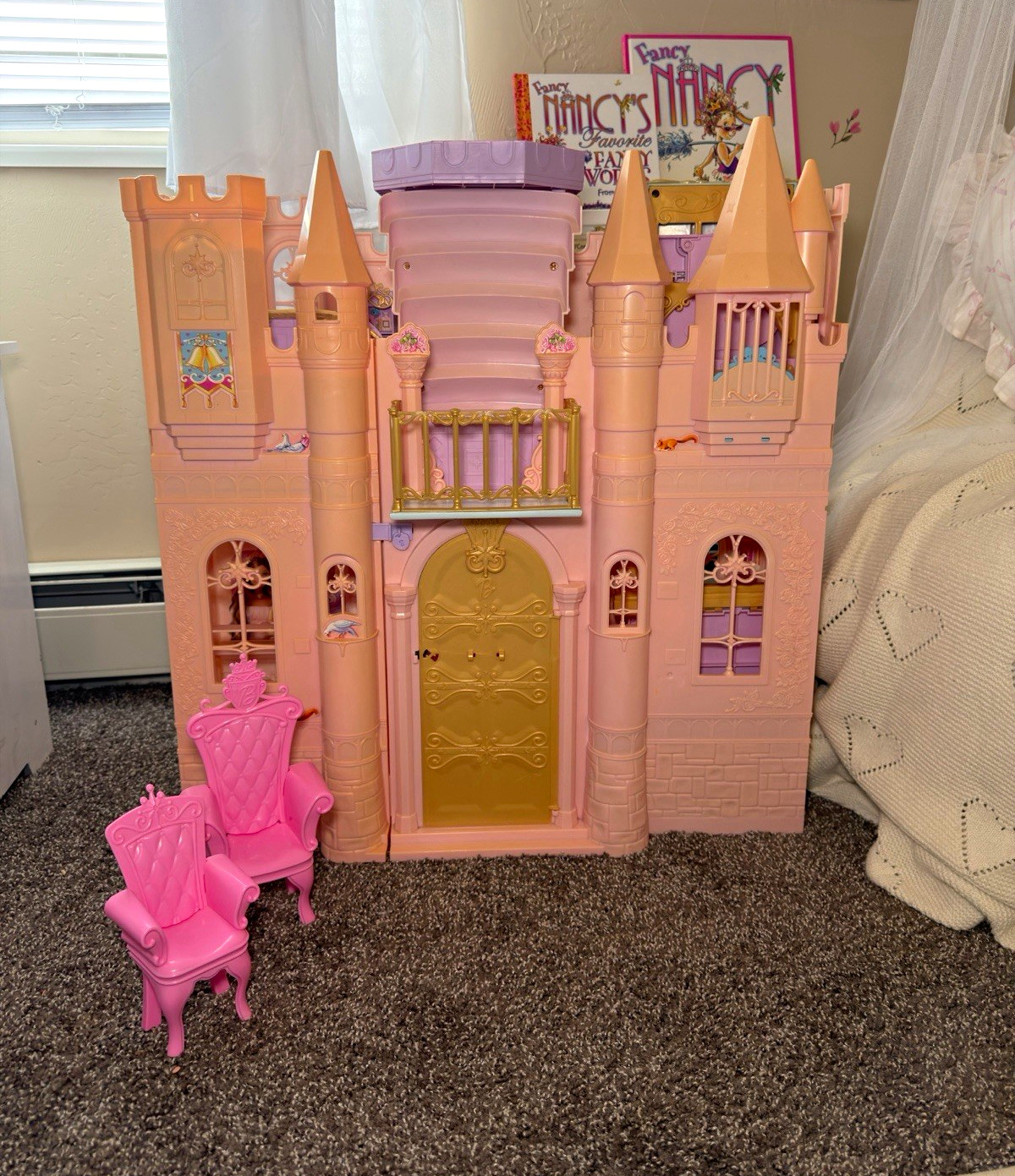 Rare vintage Barbie Princess and the Pauper Royal Castle