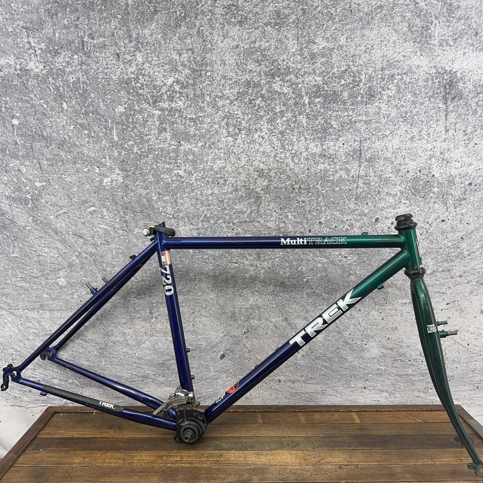 Vintage Trek 720 MultiTrack Hybrid Frame 48cm Green Blue Fade 700c 135 GRavel