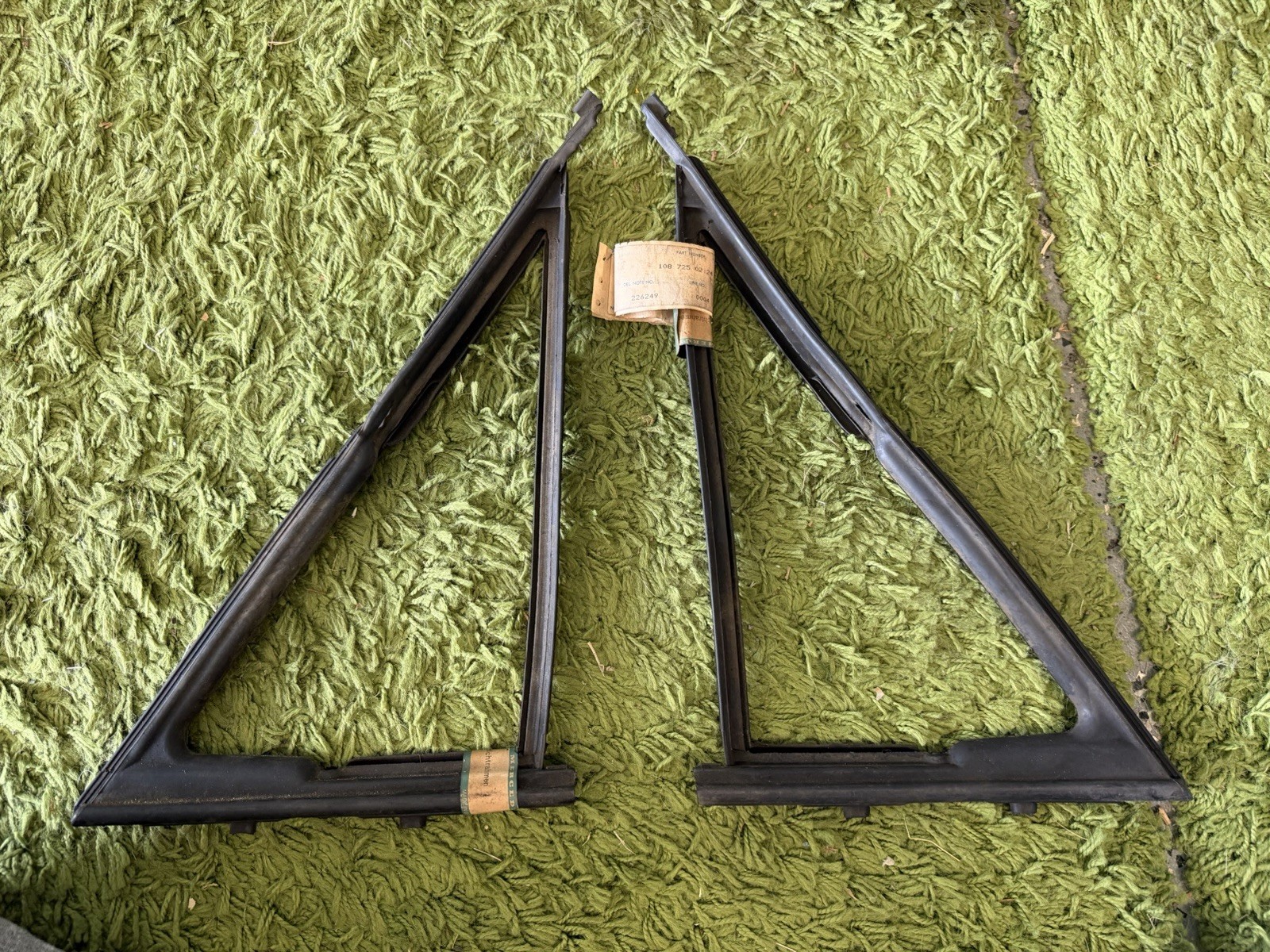 Mercedes Benz 1960’s W108 Rubber Door part 1087250124 & 1087250224