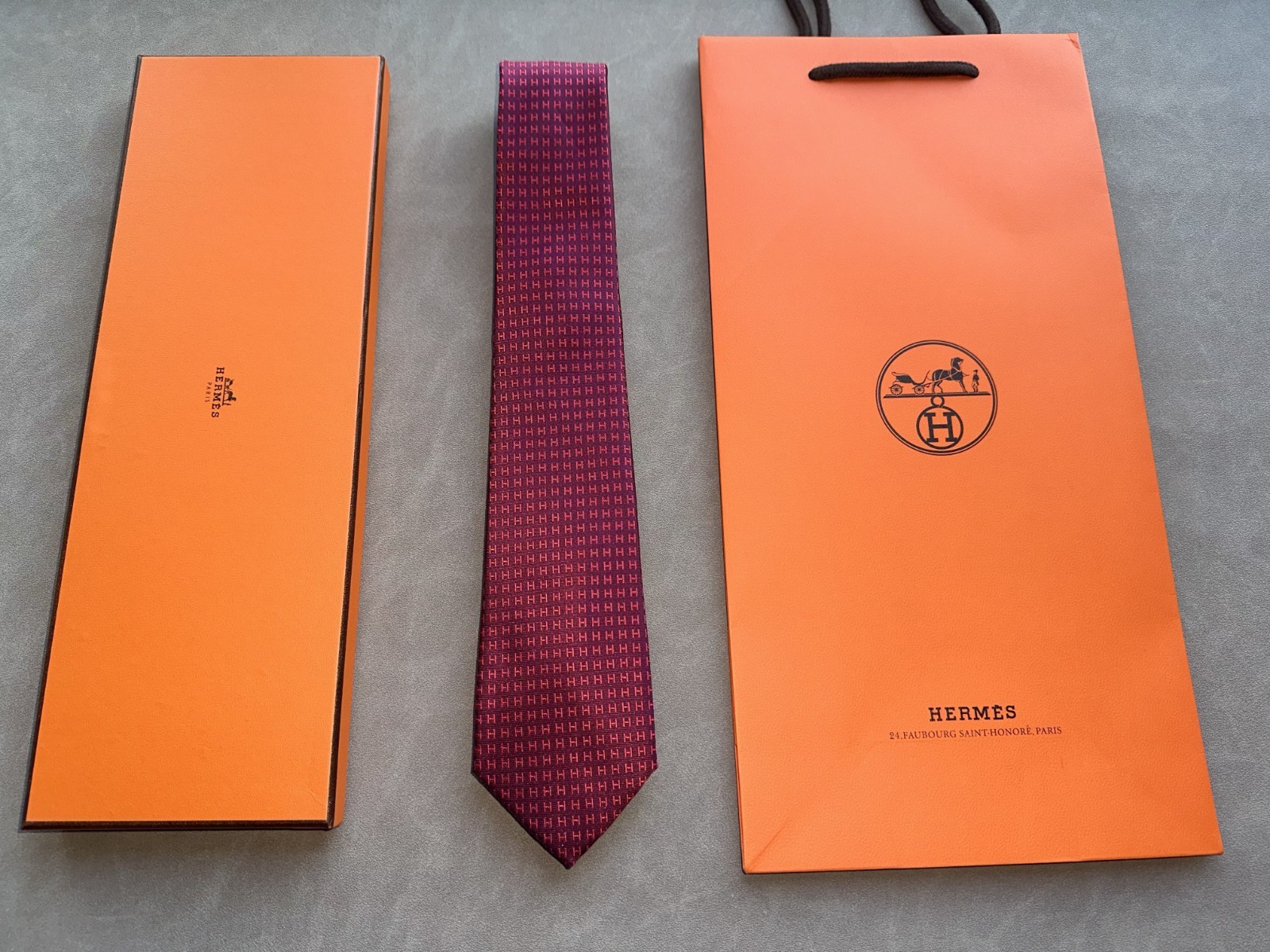 HERMÈS FACETTES H SILK TIE RED H PATTERN NWT ORIGINAL PACKAGING
