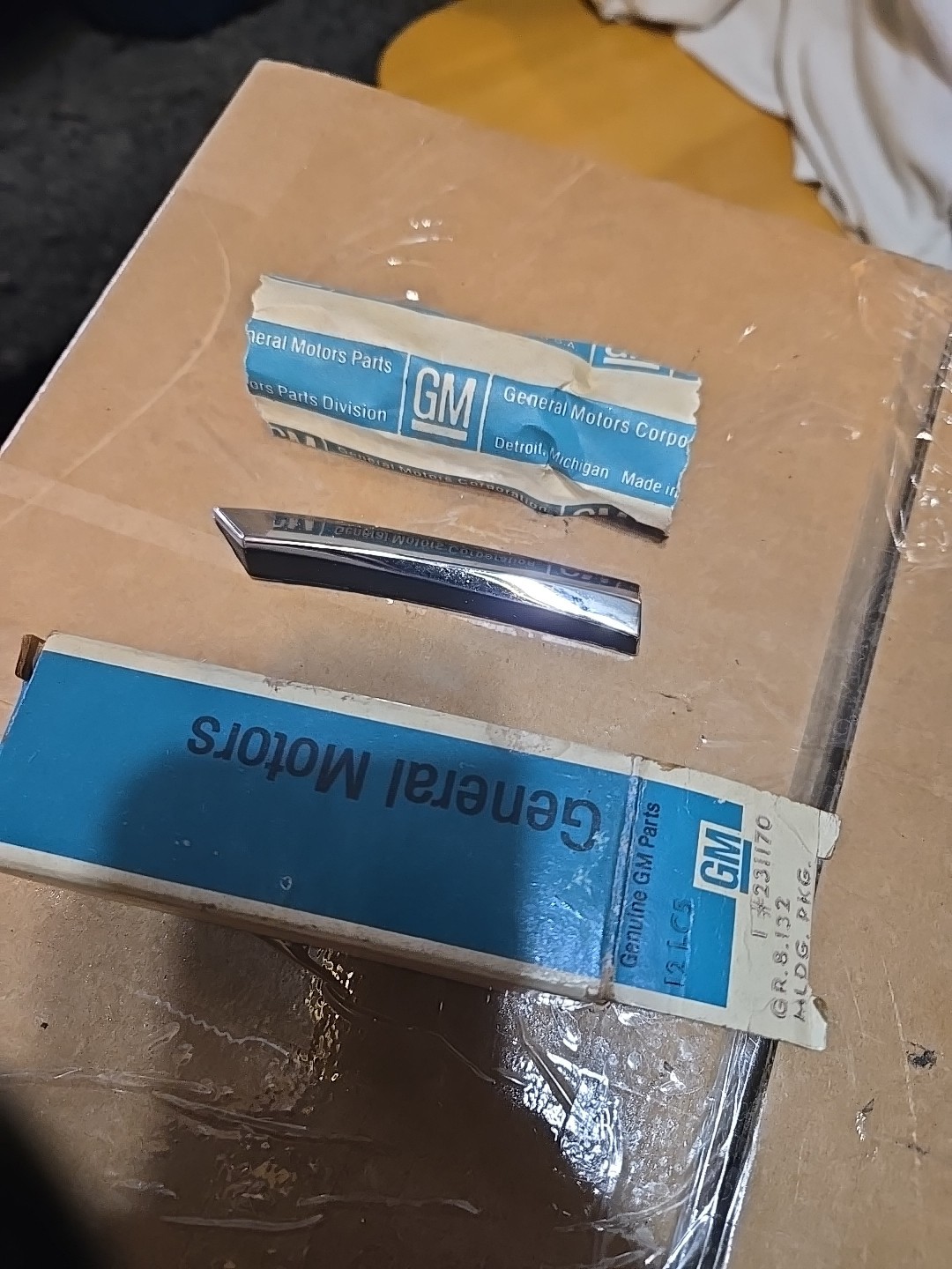 NOS 1971 - 1975 Oldsmobile Pass Fender Upper Rear Trim Molding At Cowl Oem NOS 1971 - 1975 Oldsmobile Pass Fender Upper Rear Trim Molding At Cowl Oem