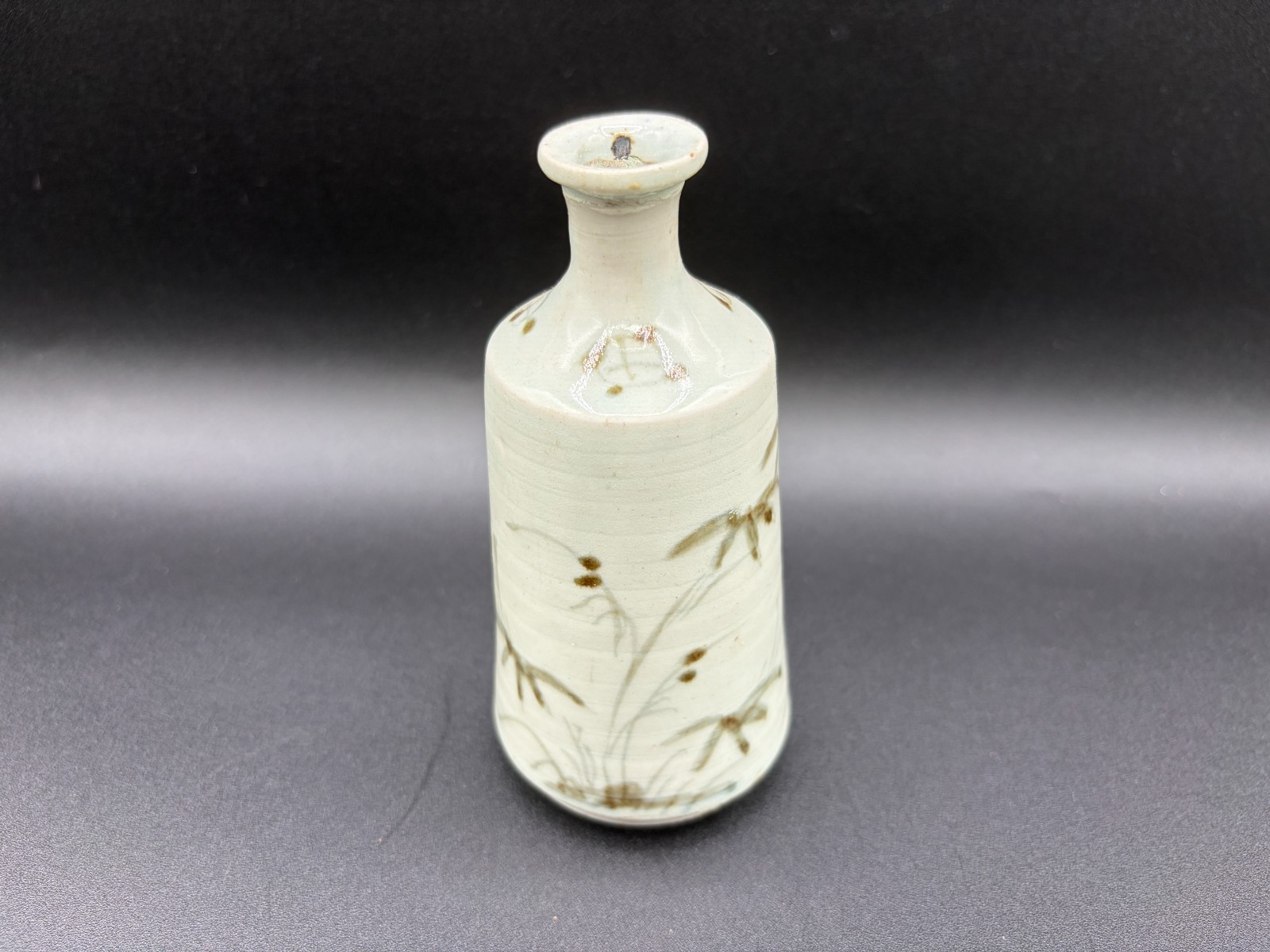 Early Imari Ware Arabesque Design Tokkuri Sake Bottle, Edo Period