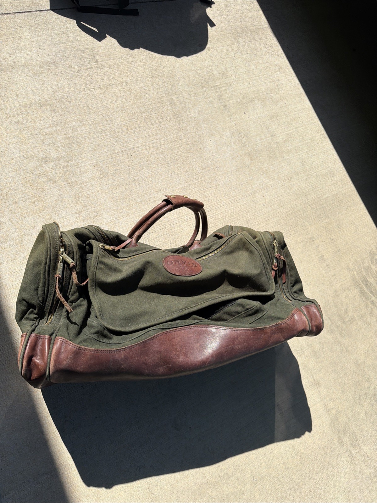 Vintage Orvis Battenkill Green Canvas 24x12x12 Duffel Bag Leather Trim Classic