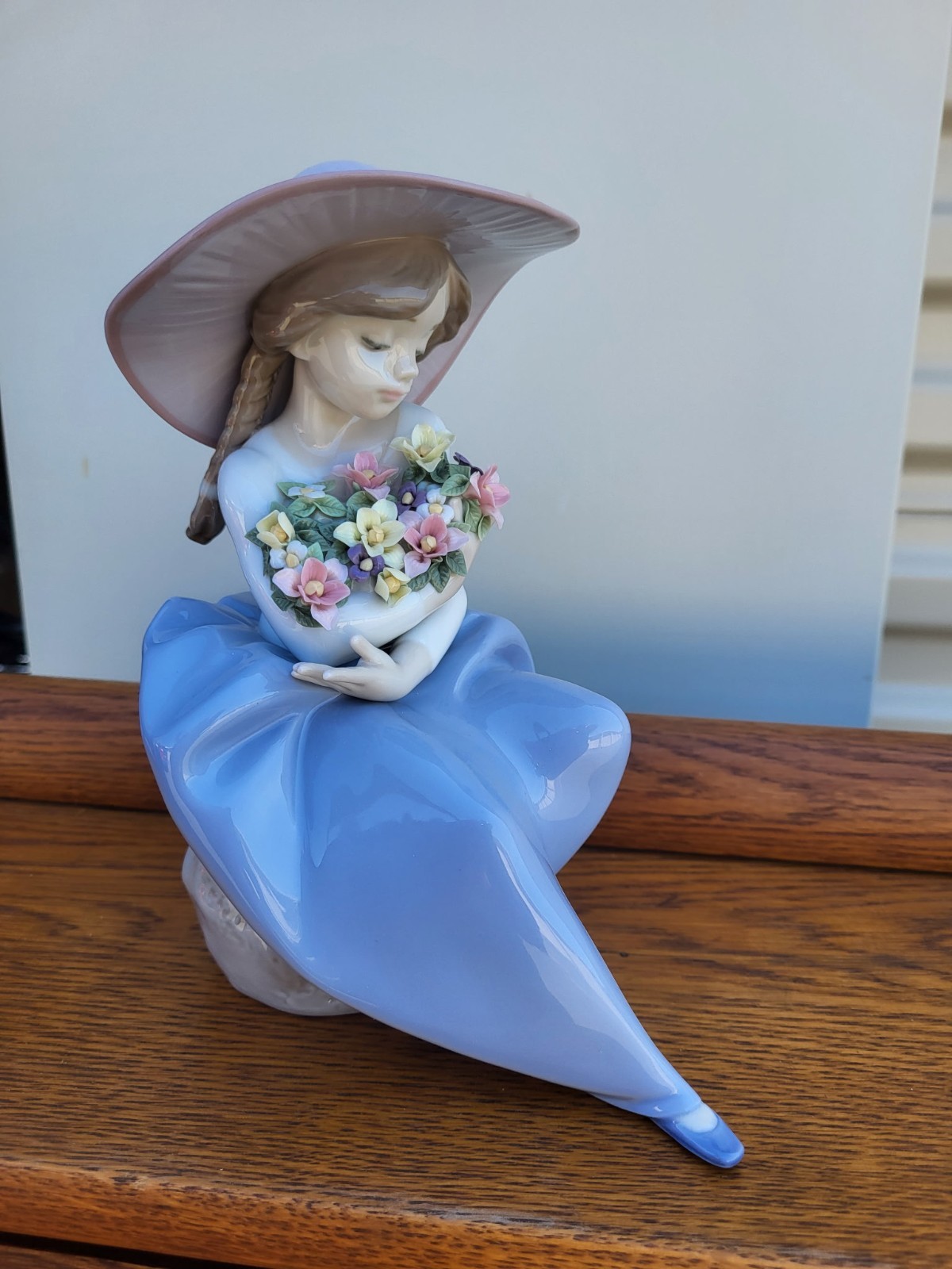 lladro Fragrant Bouquet Girl figurine lladro Fragrant Bouquet Girl figurine