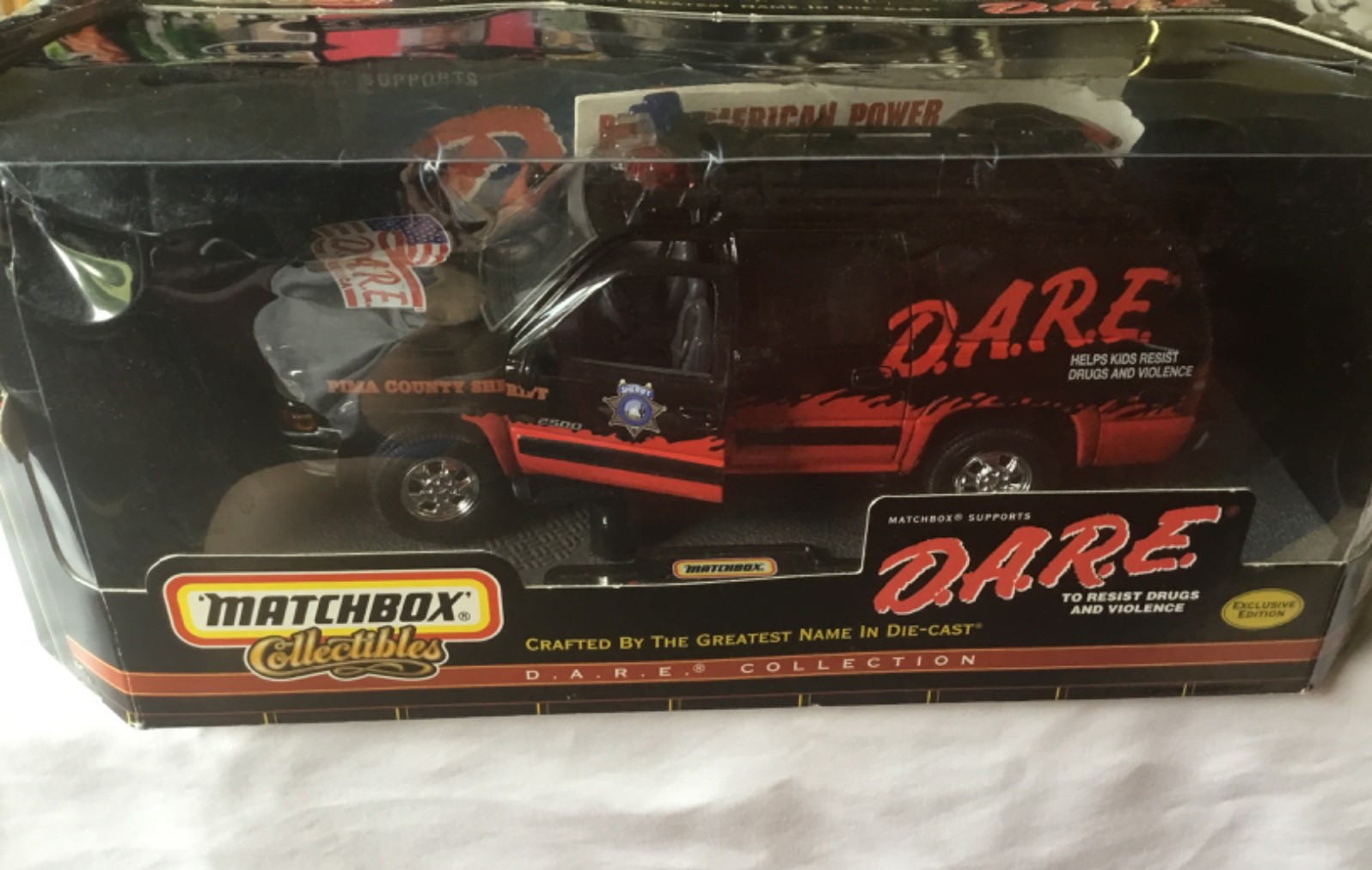 Matchbox Collectibles D.A.R.E. Chevy Suburban Chevrolet SUV 1:43 Black/Orange Matchbox Collectibles D.A.R.E. Chevy Suburban Chevrolet SUV 1:43 Black/Orange