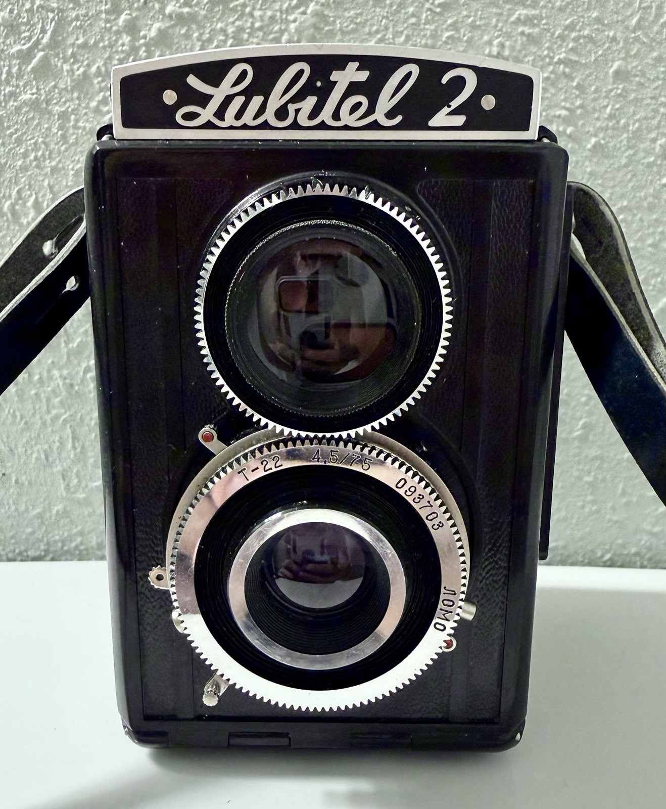 Lomo Lubitel 2 TLR 120 Medium Format Film Camera T-22 75mm f4.5 USSR with Case Lomo Lubitel 2 TLR 120 Medium Format Film Camera T-22 75mm f4.5 USSR with Case