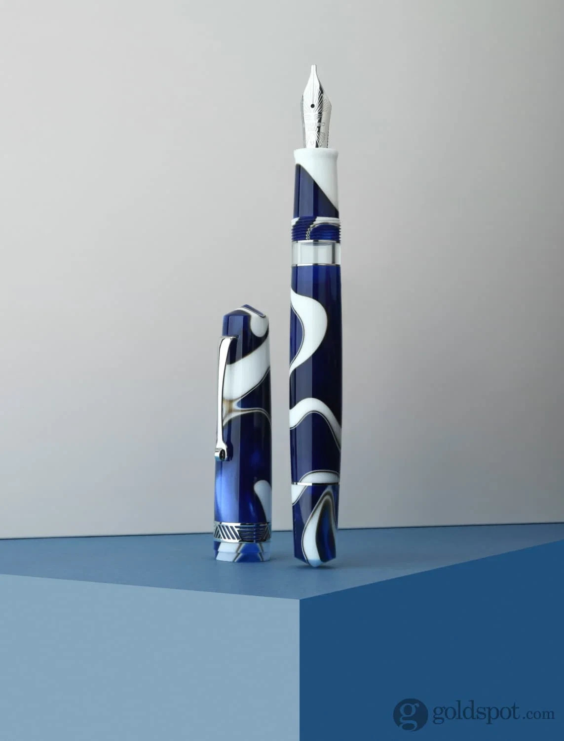 Leonardo Momento Magico Fountain Pen in Onda Blu with Silver Trim - 1.1mm Stub