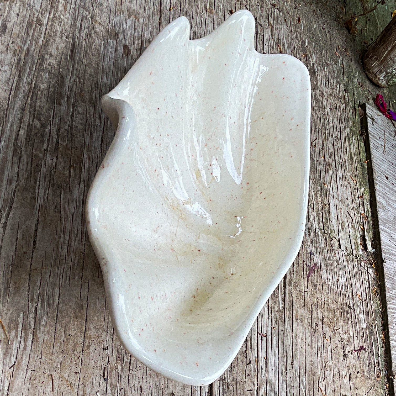 Vintage 1970s California pottery cream speckled clam trinket dish Vintage 1970s California pottery cream speckled clam trinket dish