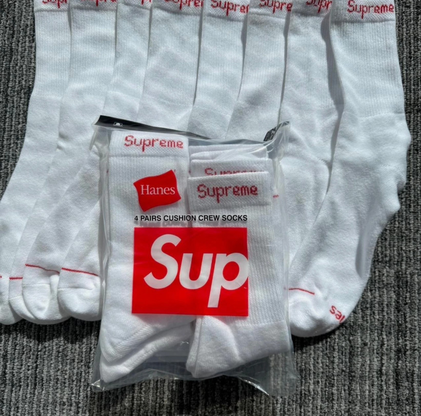 Supreme Hanes Socks 4 Pairs Set of Black Men\'s 6-12 Round Neck Socks NEW